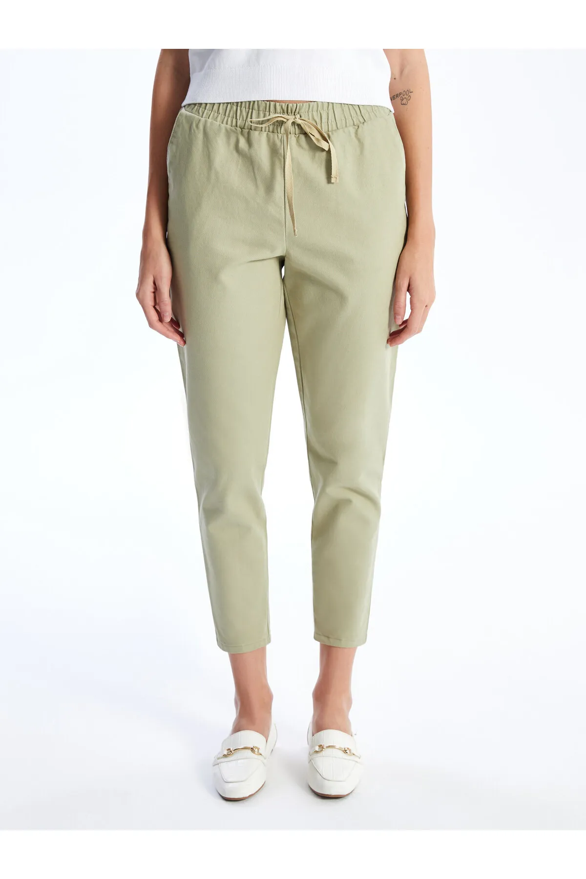LC Waikiki  Damenhose mit Standard-Passform und elastischem Bund