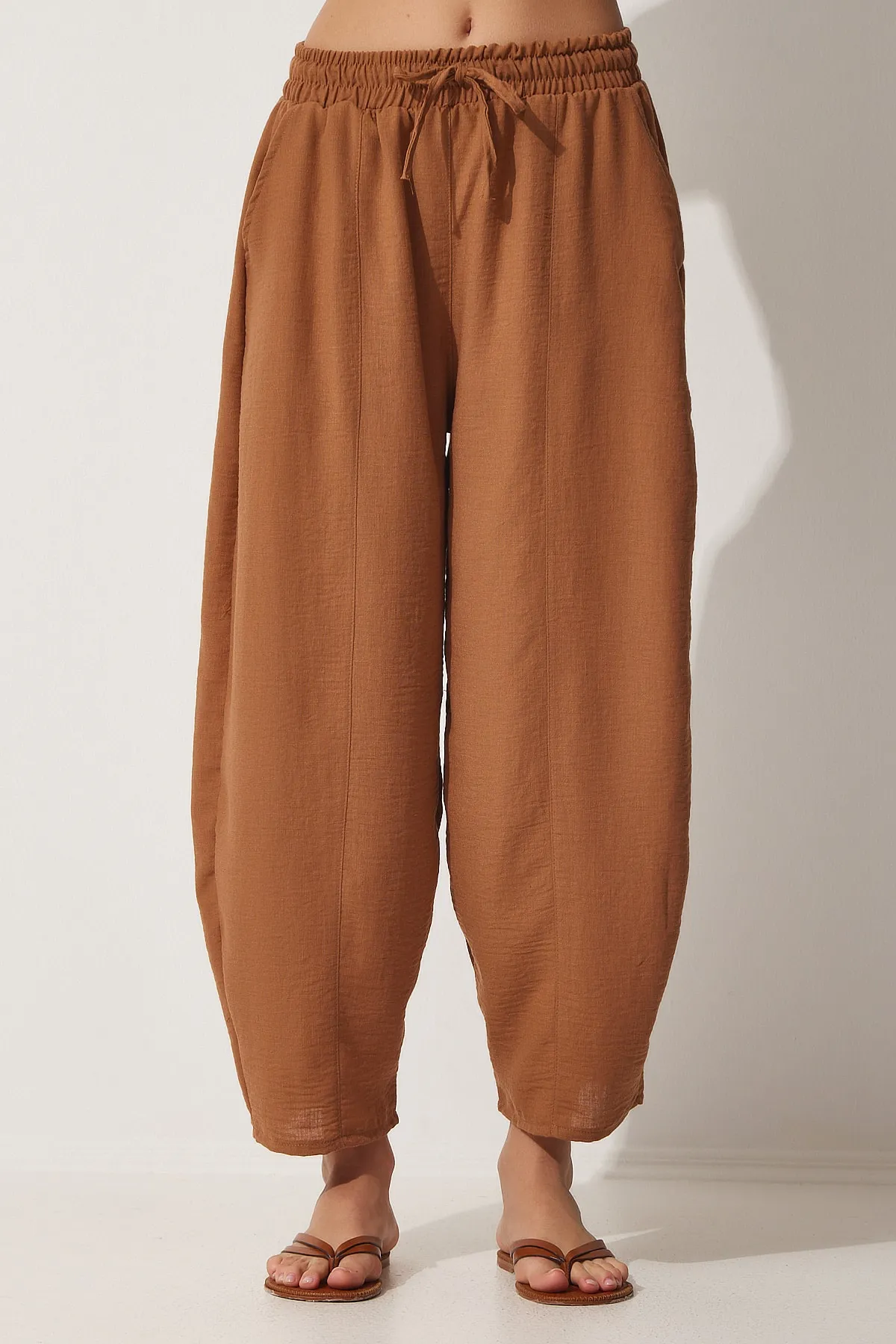 Happiness İstanbul  Hellbraunes Leinenhemd-Shalwar-Hosen-Set für Damen DZ00080