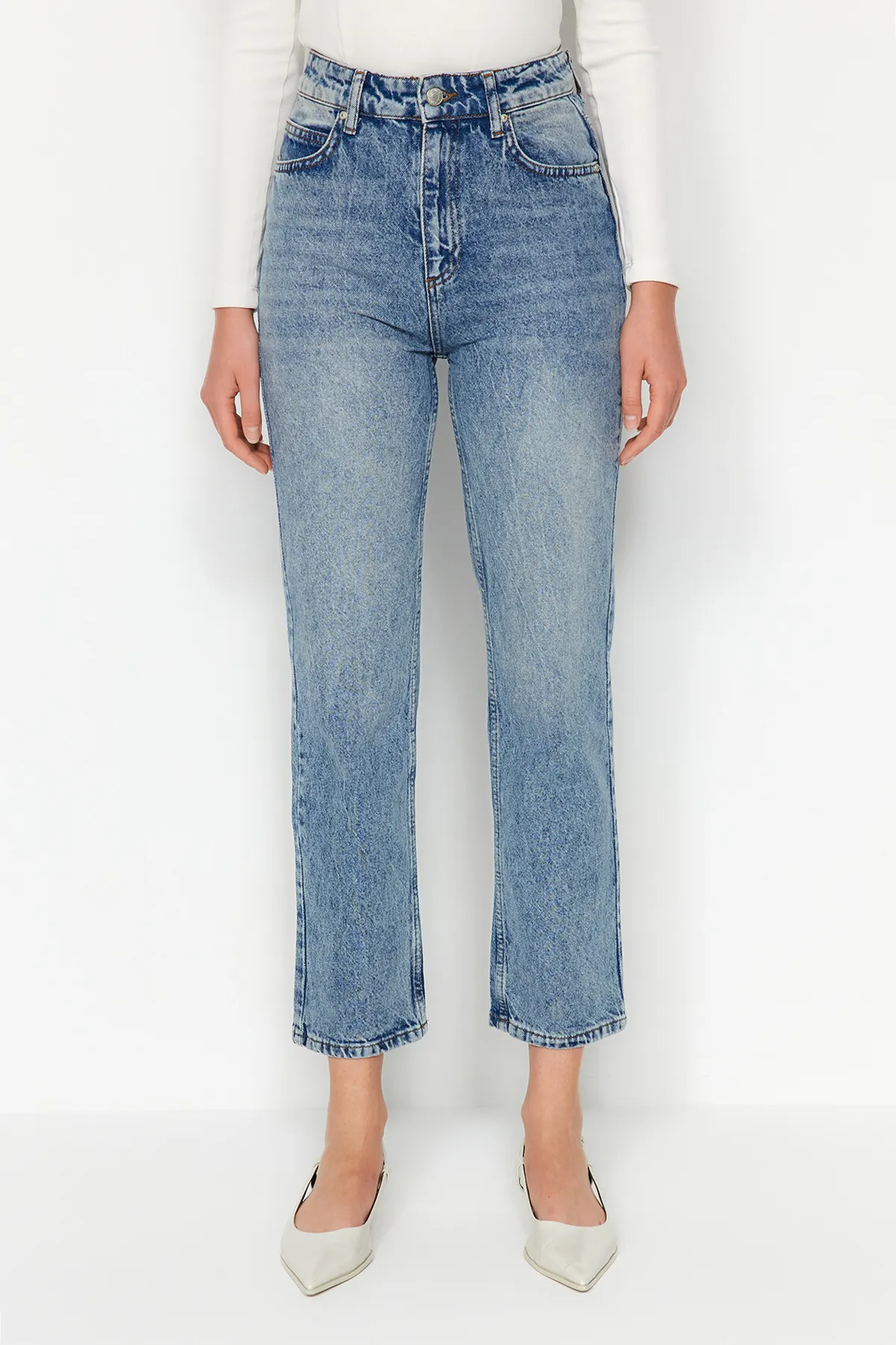 Trendyol Collection  Dunkelblaue gerade Jeans mit hoher Taille TWOAW24JE00082