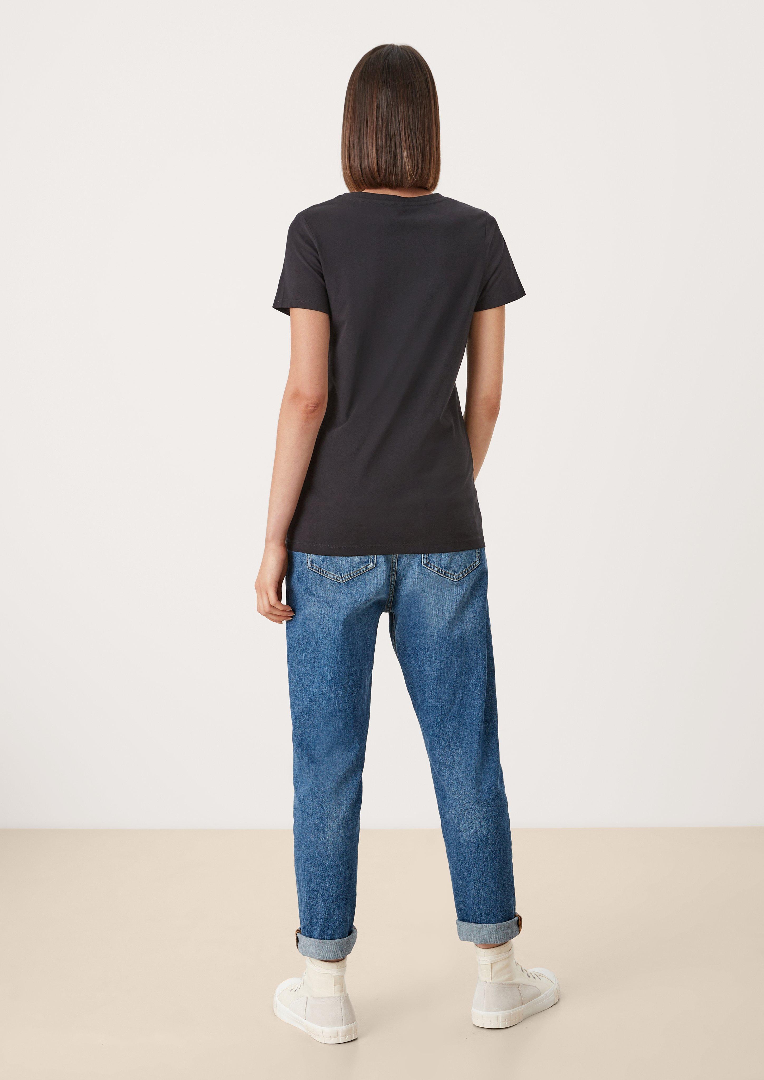 T-Shirt mit V-Ausschnitt  45.899.32.6149-9999