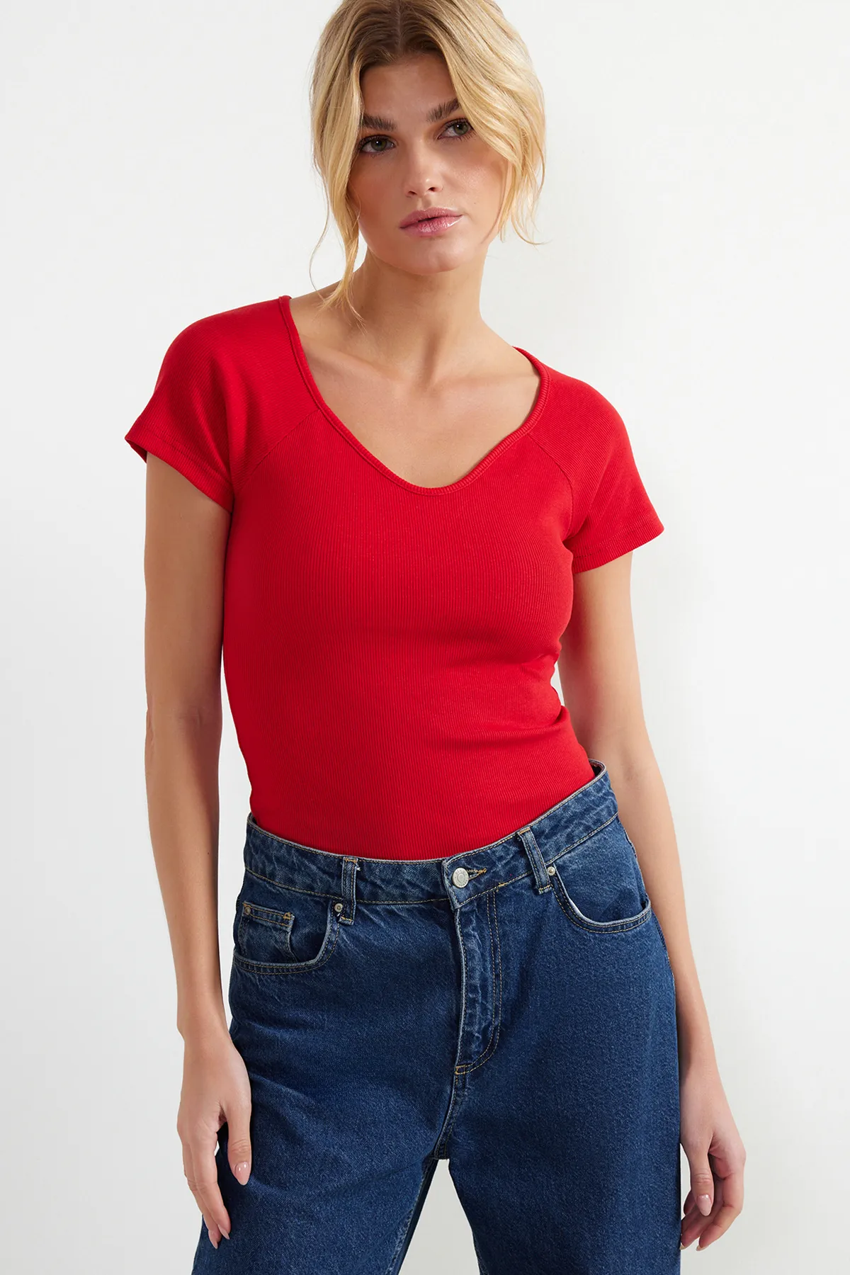 Trendyol Collection  Rote, taillierte Strickbluse aus Baumwollstretch TWOSS21BZ0579