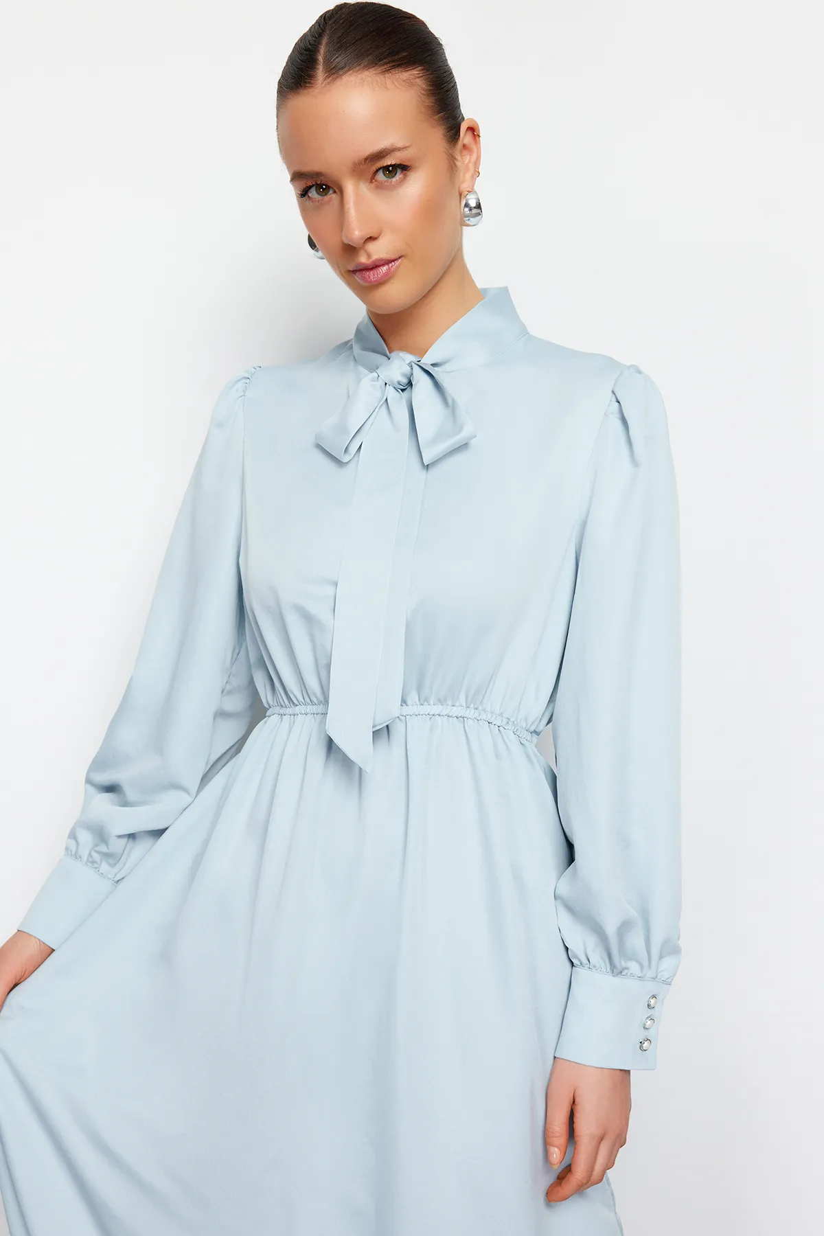 Trendyol Modest  Hellblaues, gerade gewebtes Kleid mit Kragen und Bindeband TCTSS24EB00136