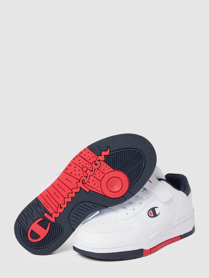 Sneaker mit Label-Detail in weiß