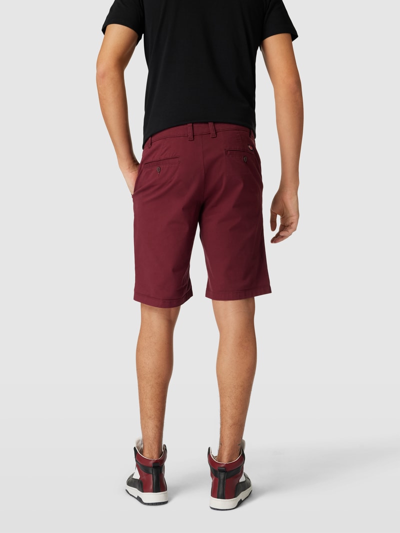 Bermudas mit Paspeltaschen in bordeaux rot