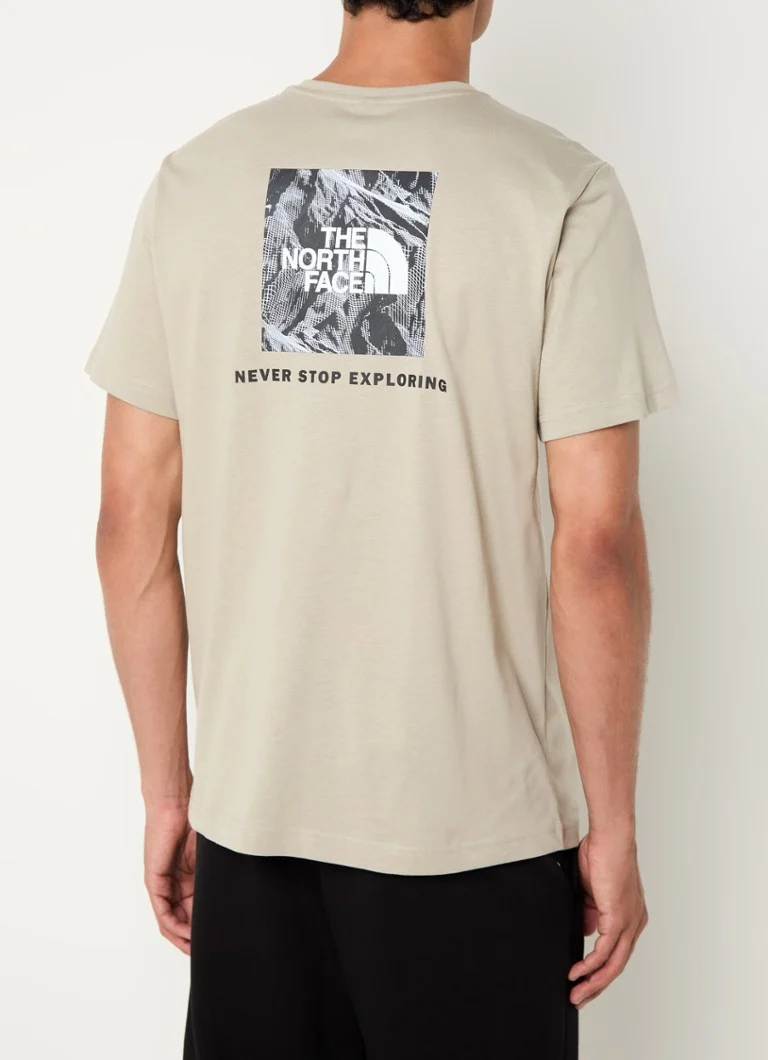 Tricou The North Face cu logo și imprimeu pe spate.