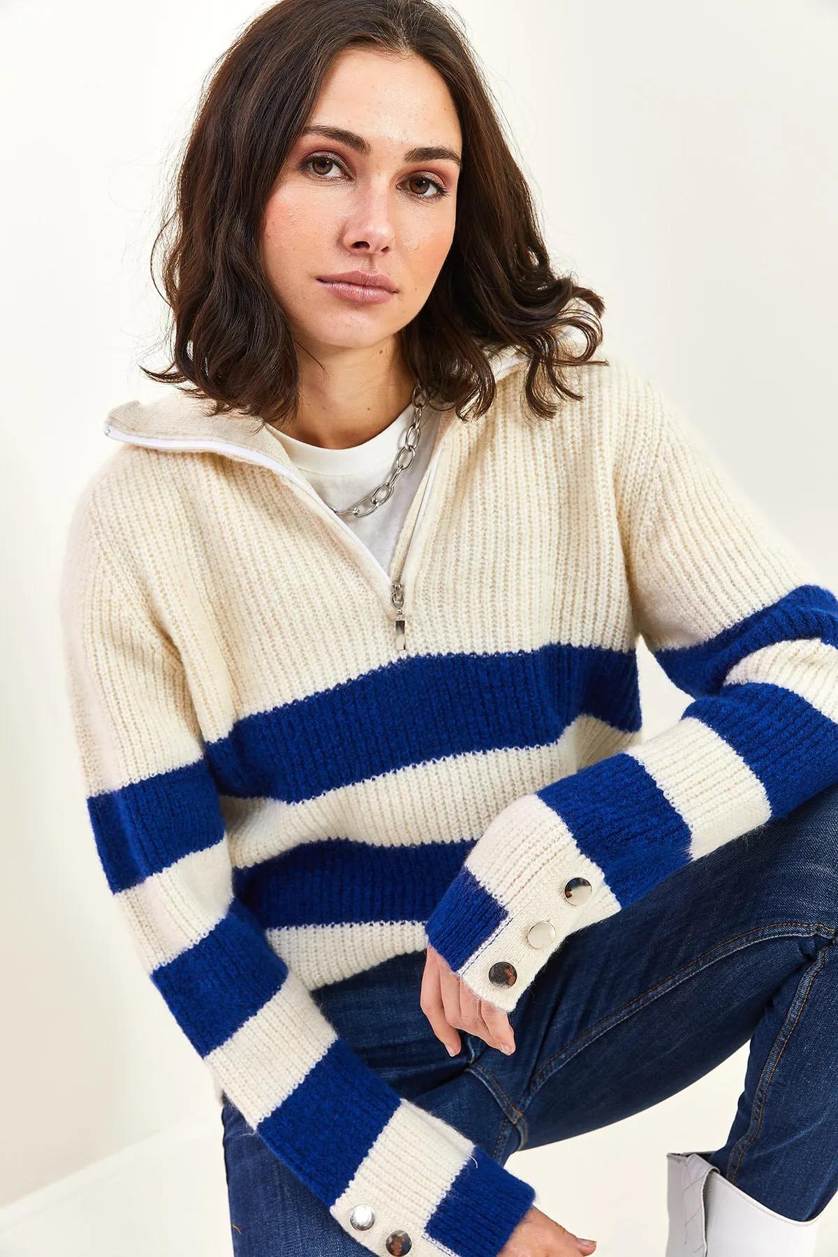 Bianco Lucci  Rollkragenpullover für Damen mit Reißverschluss, dicken gestreiften Ärmeln, Knöpfen und detailliertem Strickpullover