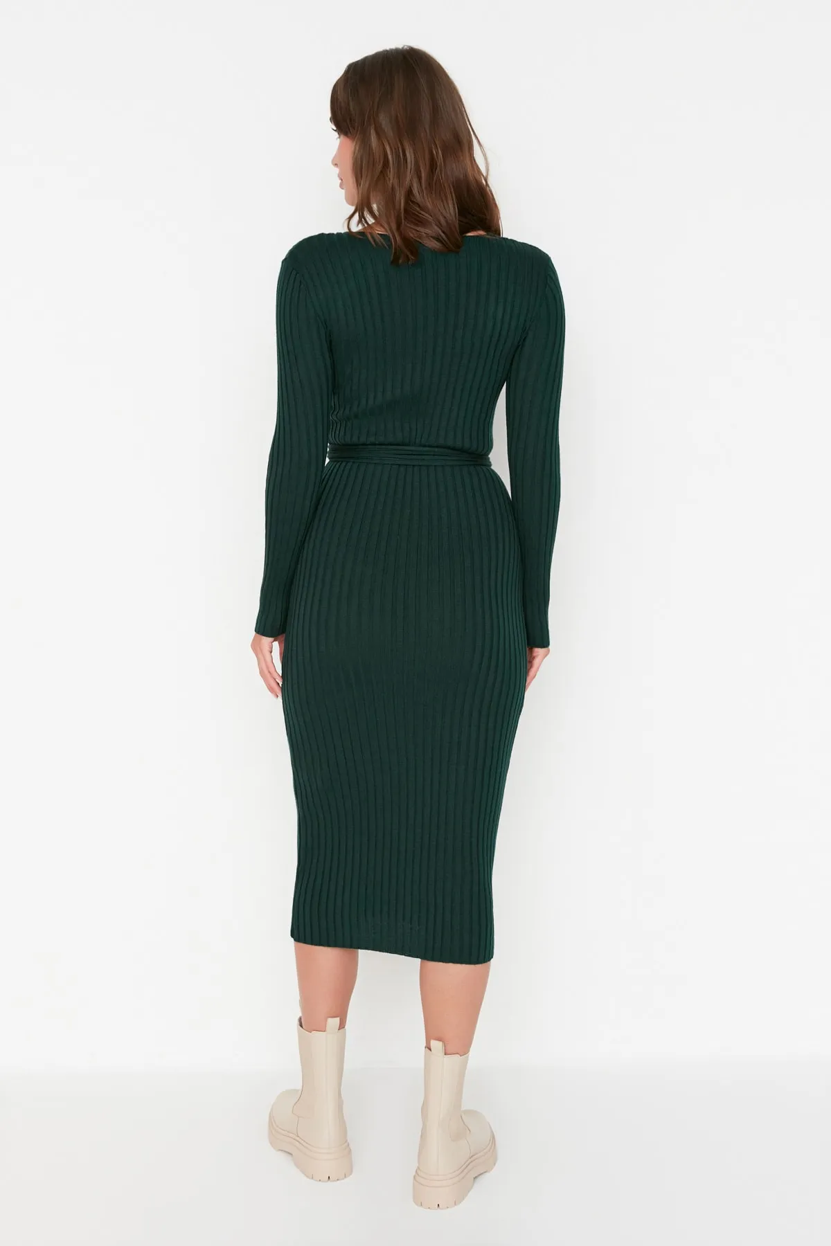 Trendyol Collection  Smaragdgrünes, detailliertes Strickkleid mit Krawatte TWOAW23EL00027