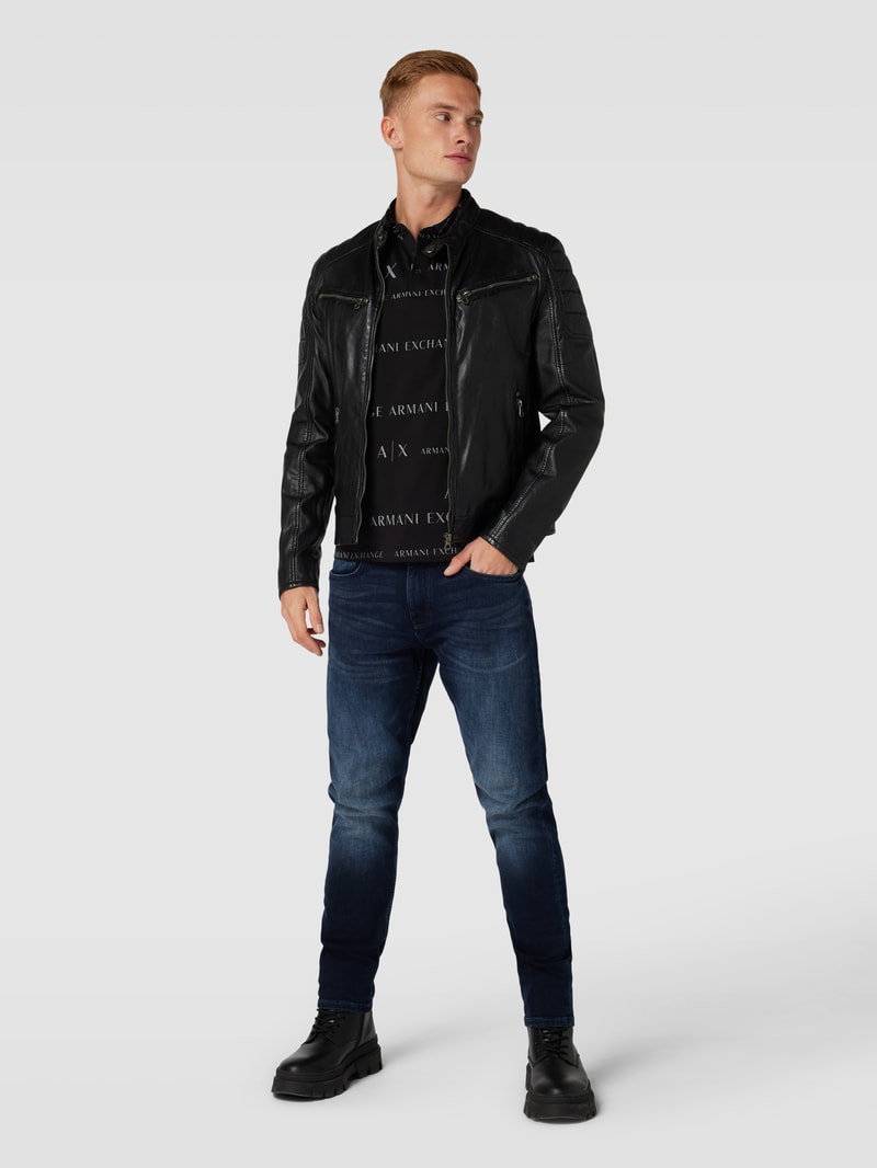Poloshirt mit Allover-Label-Muster in schwarz