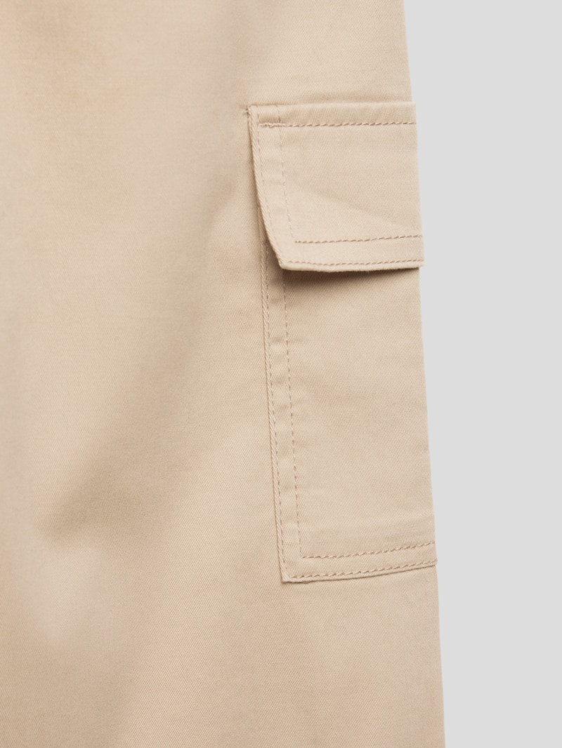 Hose mit Pattentaschen und Tunnelzug in beige