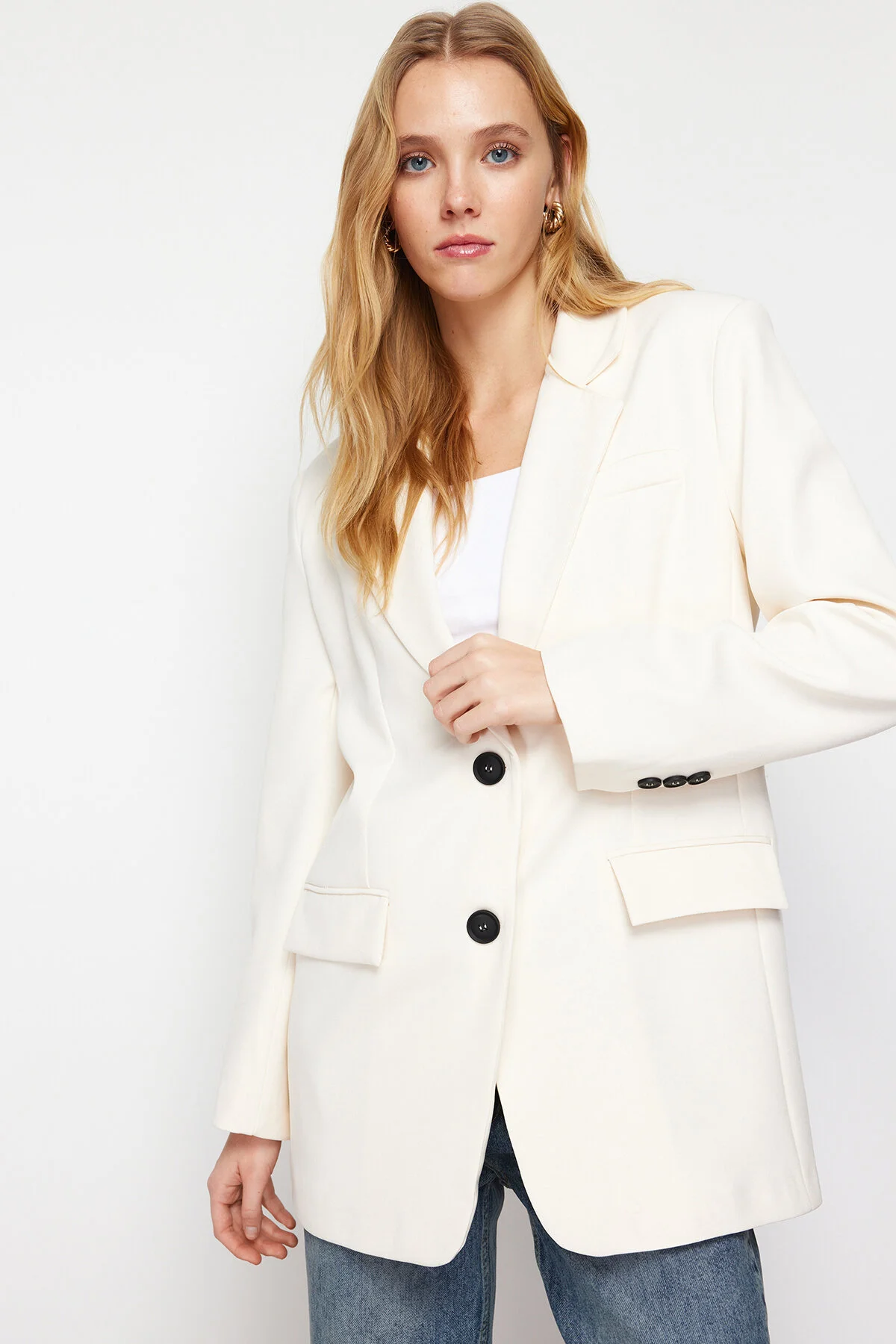 Trendyol Collection  Ecrufarbener, übergroßer, gewebter Basic-Blazer TWOSS24BC00029