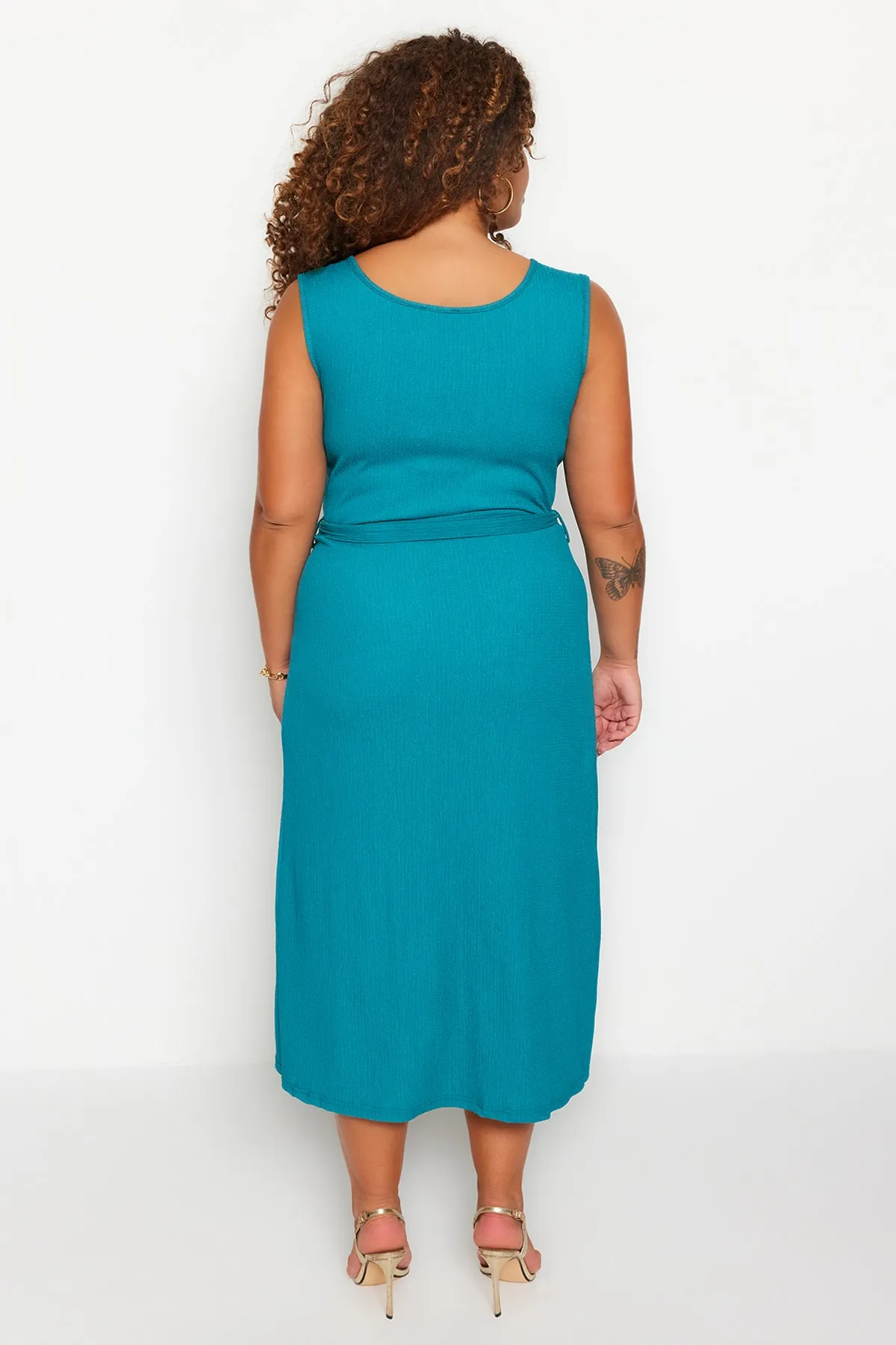 Trendyol Curve  Petrolfarbenes, zweireihiges Strickkleid mit Gürtel TBBSS22AH0144