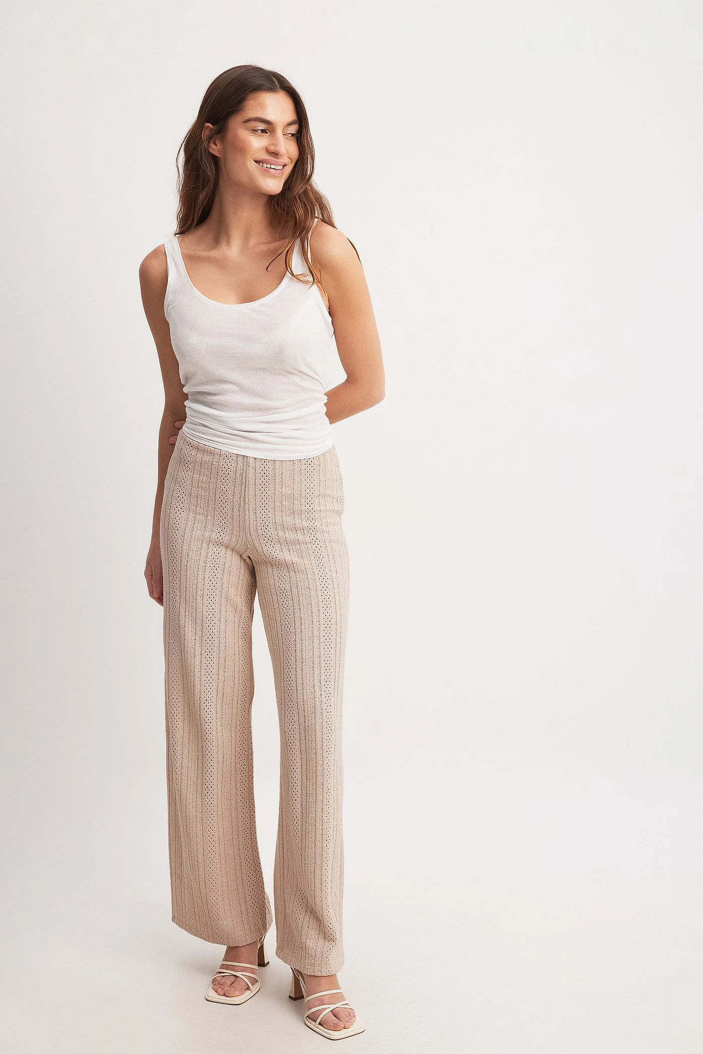 Gehäkelte Hose mit halbhoher Taille
