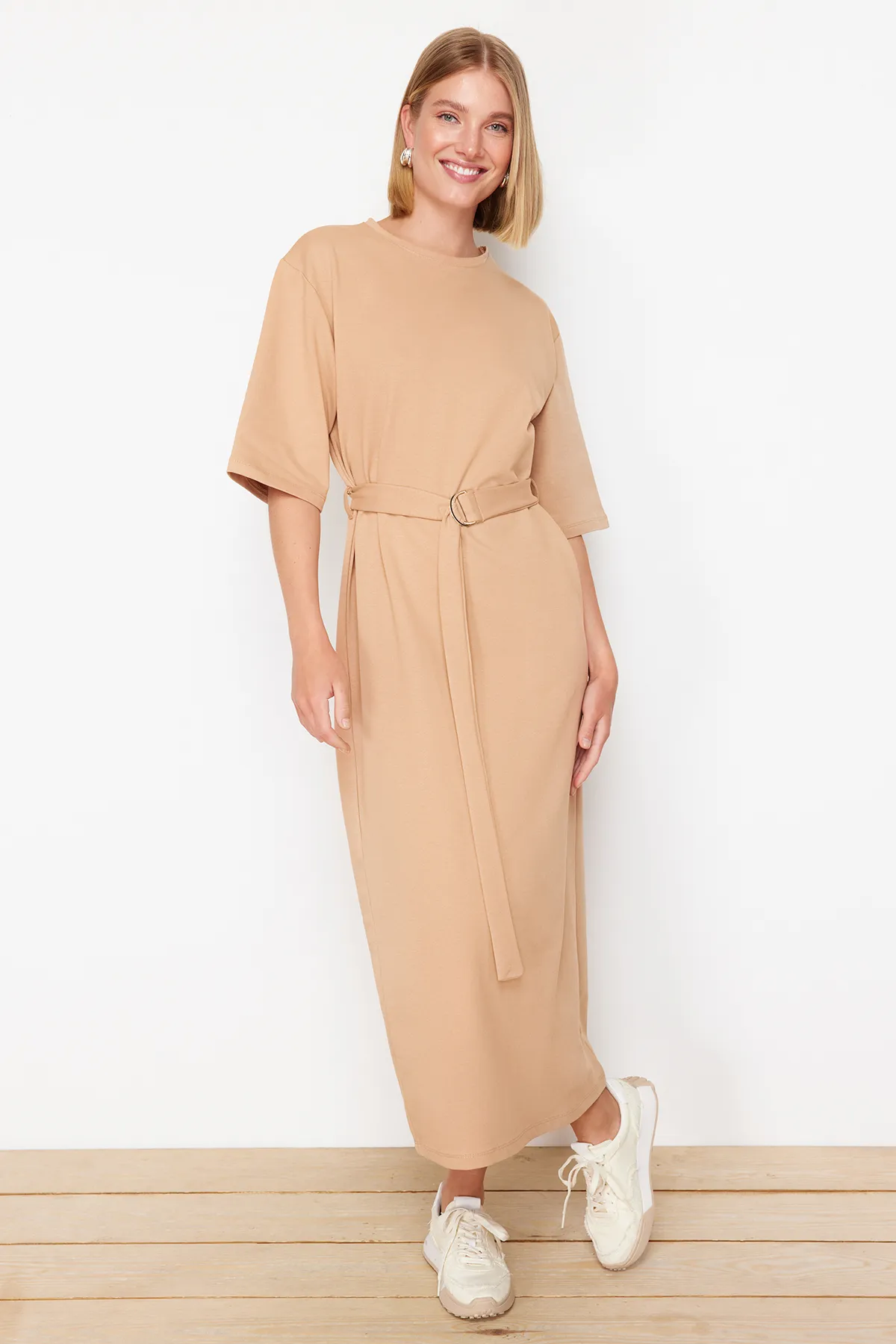 Trendyol Modest  Beiges ungefüttertes, schlichtes 2-fädiges Hijab-Kleid aus Strick TCTSS24EB00108