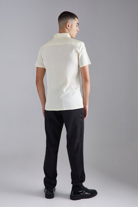 Kurzärmliges Muscle-Fit Hemd aus Satin