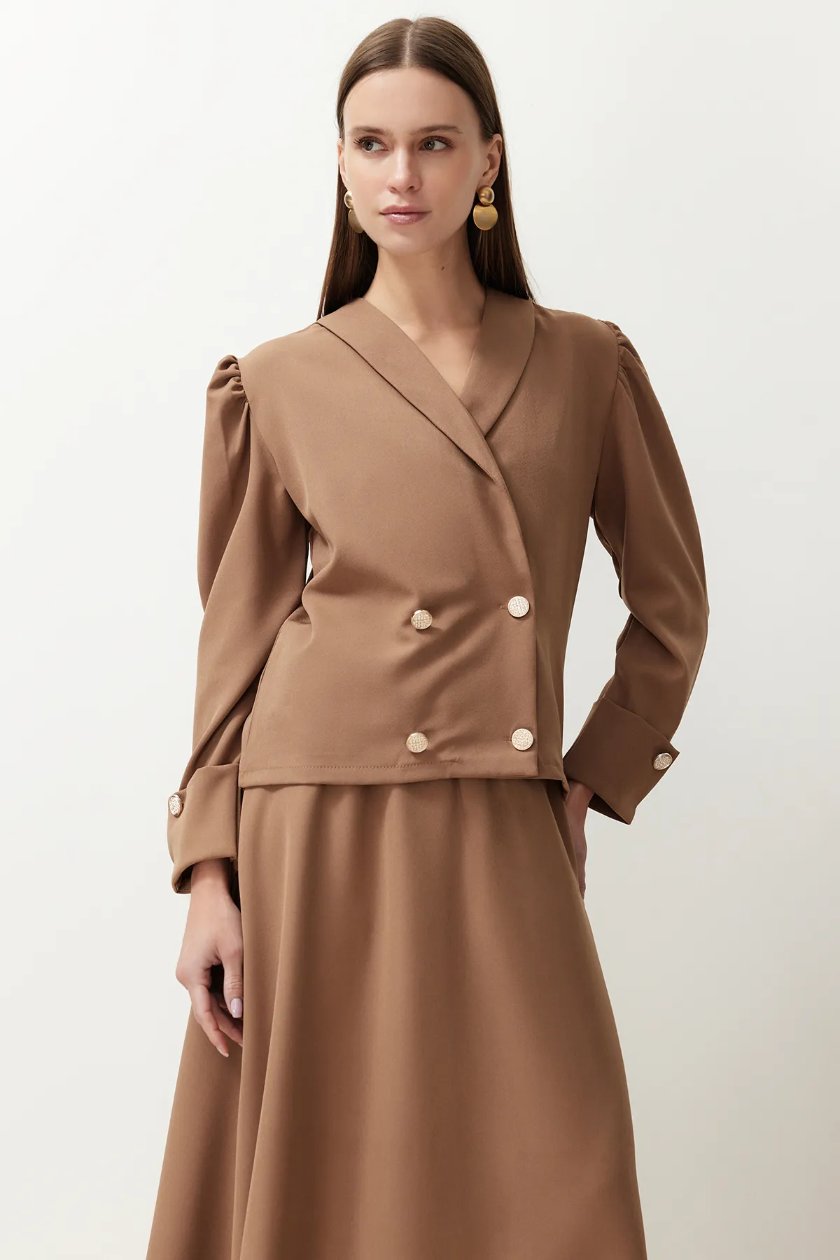 Trendyol Modest  Set aus Jacke, Rock, Oberteil und Unterteil aus gewebtem Nerzstoff TCTSS24US00063