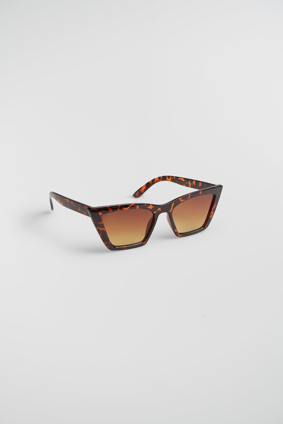 Sharp cateye sunglasses