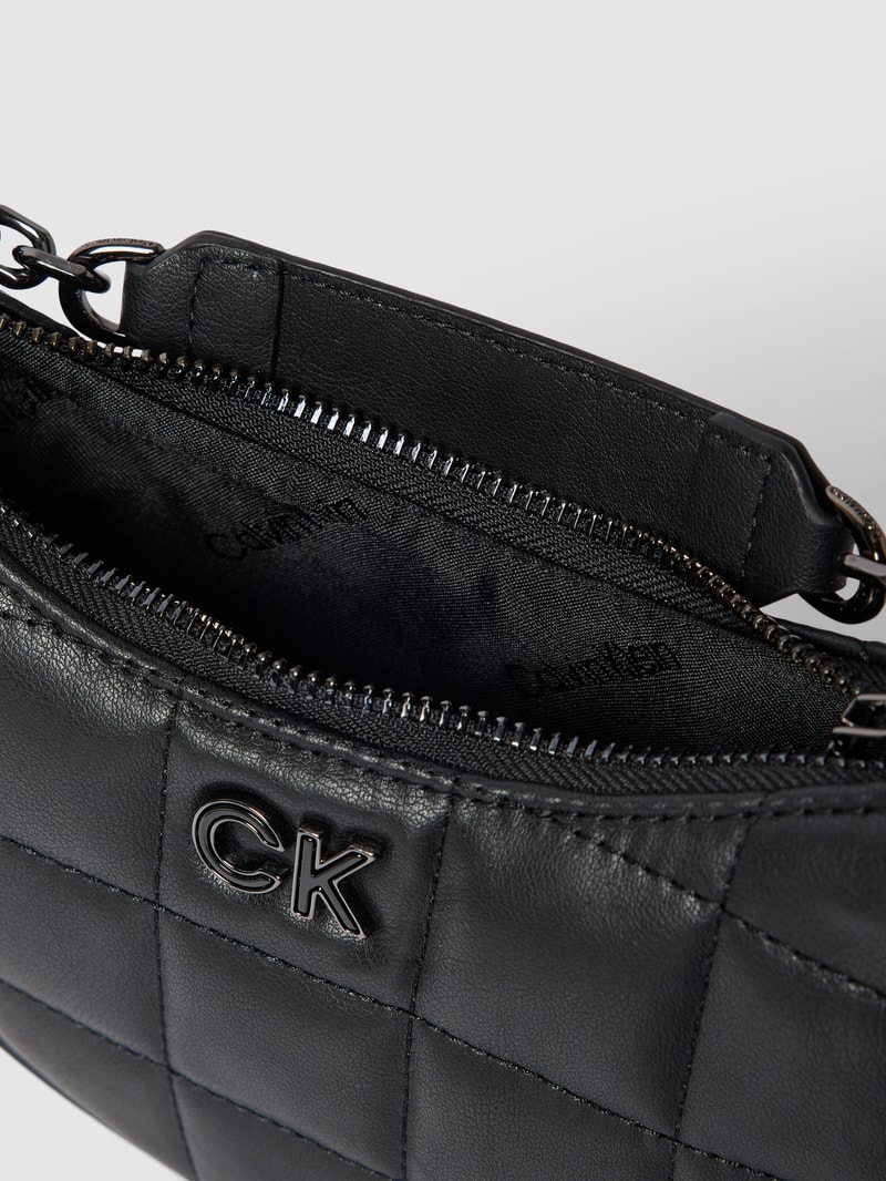 Hobo Bag mit Label-Applikation Modell 'LOCK QUILT' in schwarz