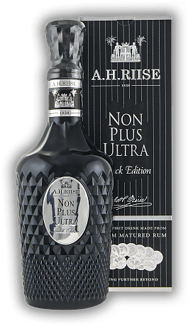 A.H. Riise Non Plus Ultra Black Edition 42% A.H. Riise Non Plus Ultra Black Edition 42% Dieser Rum lebt seinen Namen. 0,7	 Liter - Vol 42%