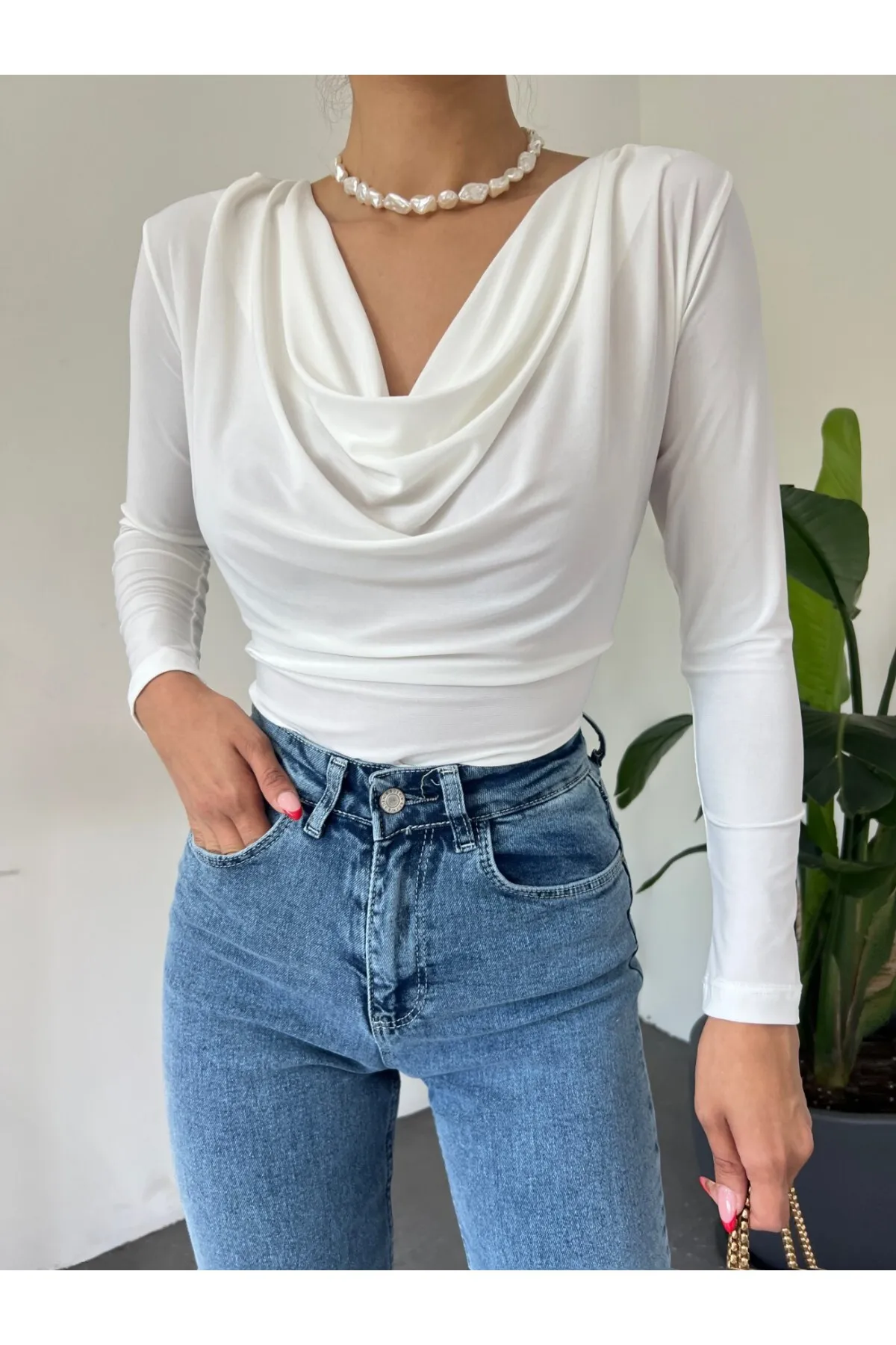 Modamorfo  Sendy-Bluse mit drapiertem Kragen