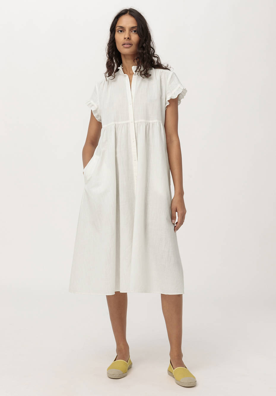 Kleid mit Rüschen aus Bio-Baumwolle und Leinen