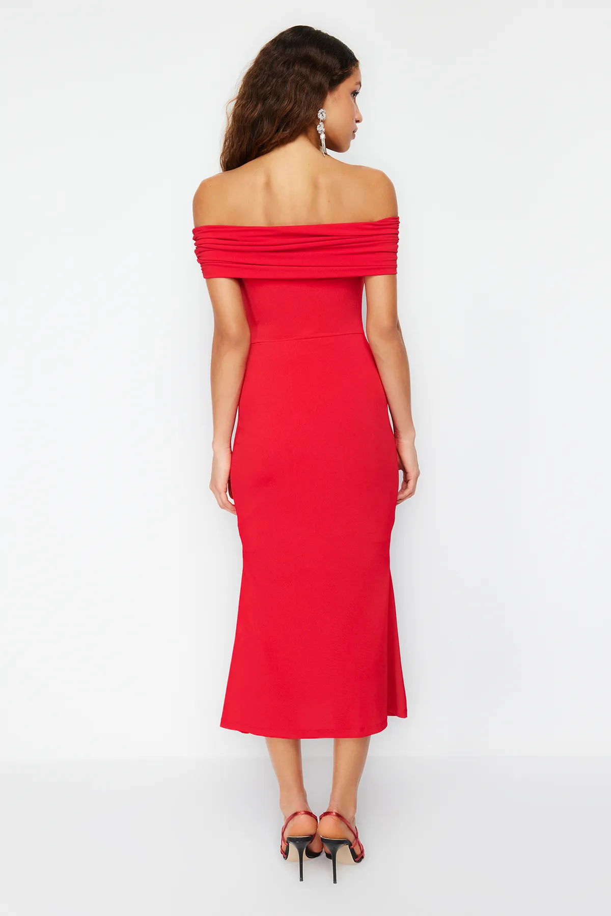 Trendyol Collection  Rotes, figurbetontes, gestricktes, elegantes Abendkleid TPRSS24EL00113