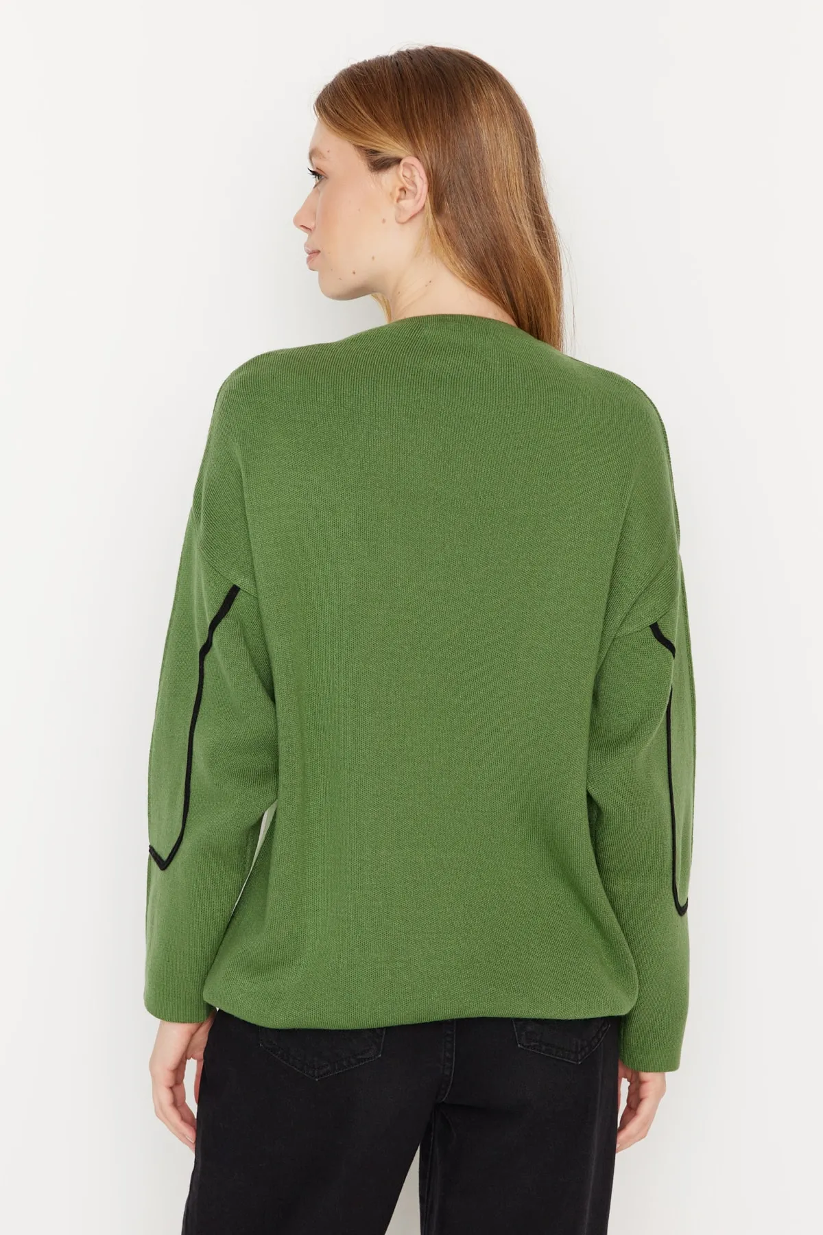Trendyol Modest  Grüner Strickpullover mit Paspelierung und detailliertem Muster TCTAW22AK0002