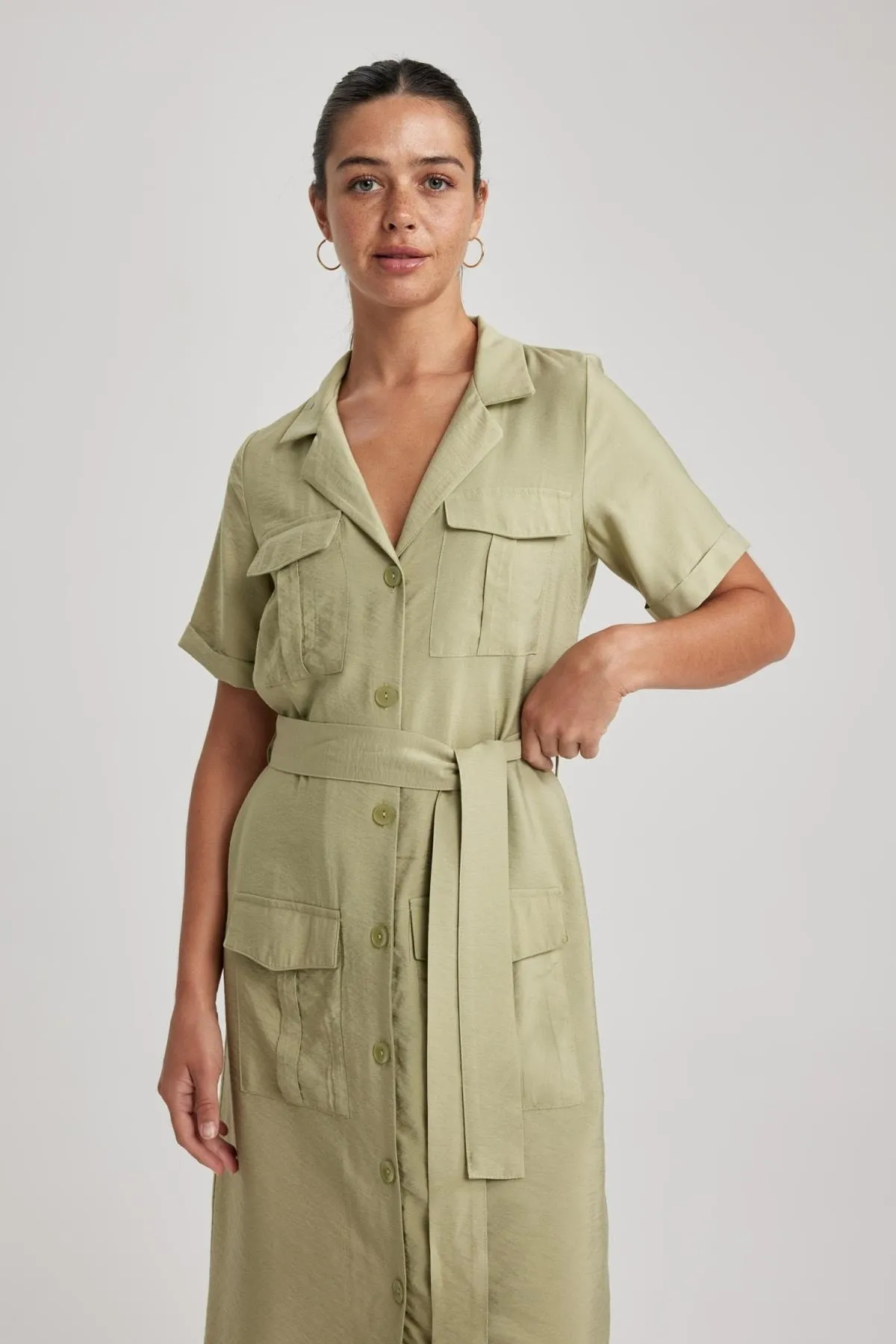 DeFacto  Prächtiges Twill-Midi-Kurzarmkleid mit Kragen