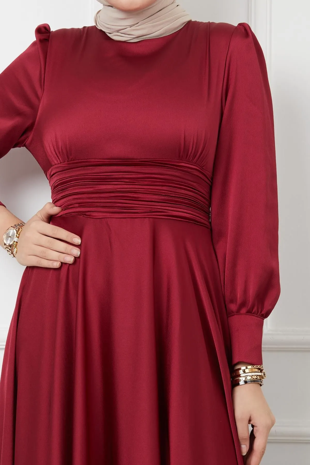 Olcay  Abendkleid mit Taillenfalten und Gürtel, CLARET 1595
