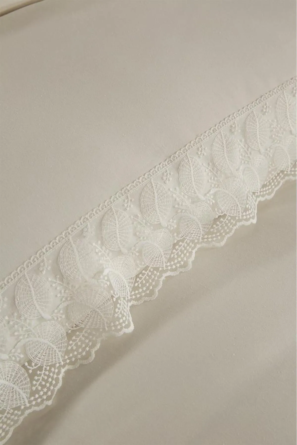 Çeyiz Diyarı  Bettwäsche-Set „Eliza Dowry“ aus französischer Spitze, Creme