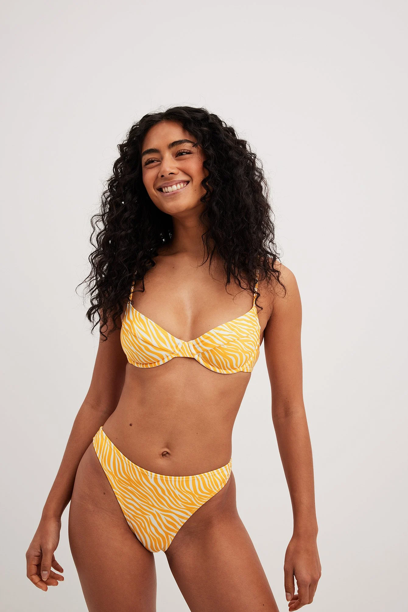 Bikini-Oberteil mit Flechtdetail