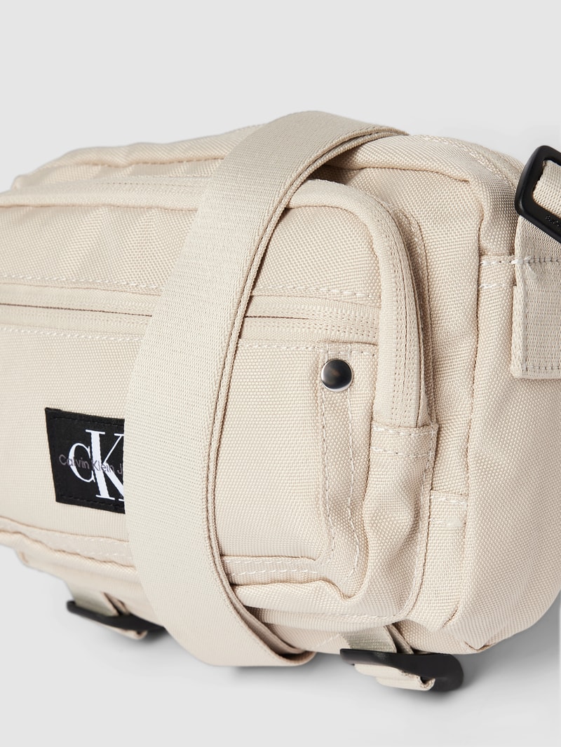 Camera Bag mit Label-Patch in sand