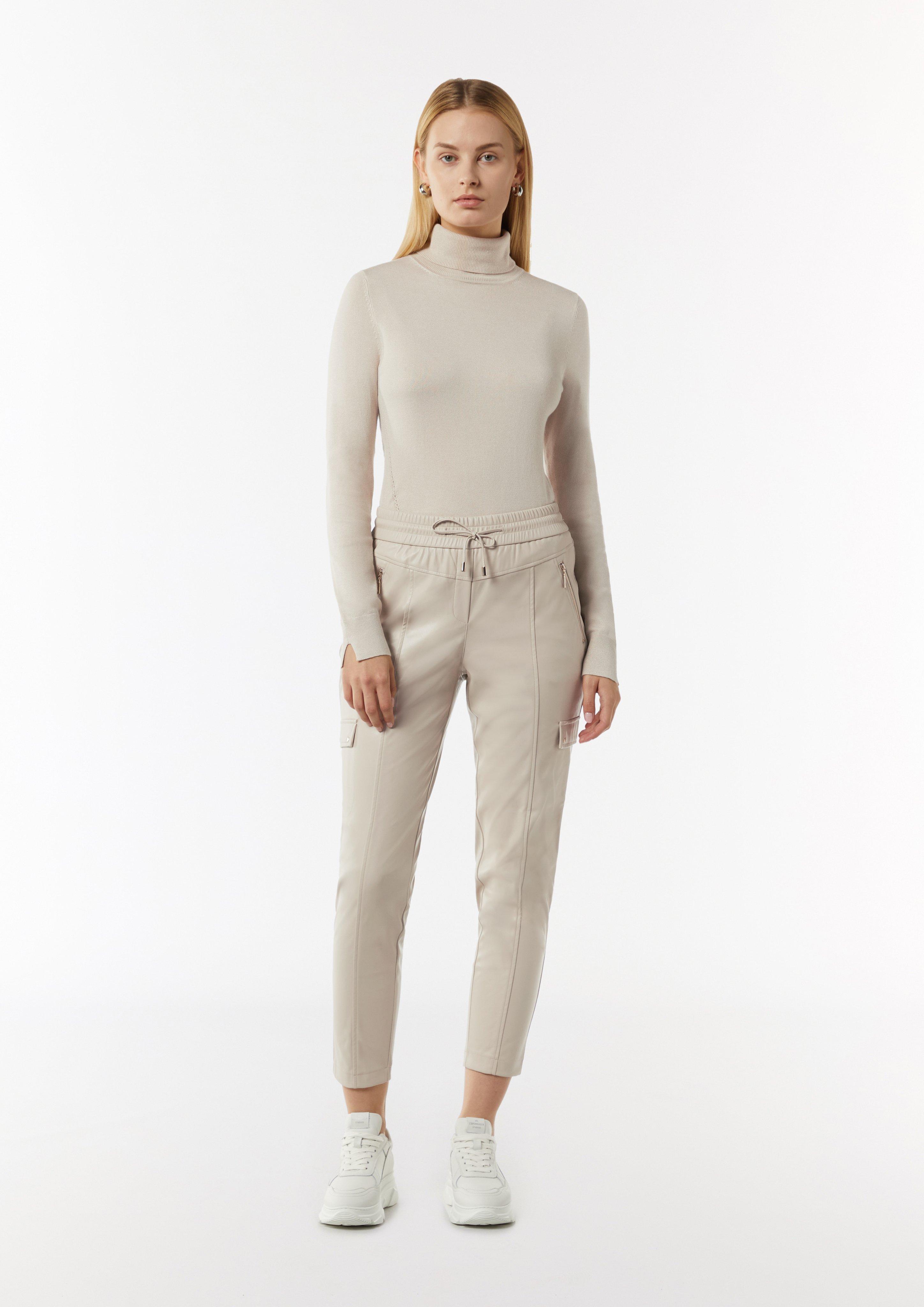 Schlupfhose in Lederoptik mit Cargotaschen - helles beige