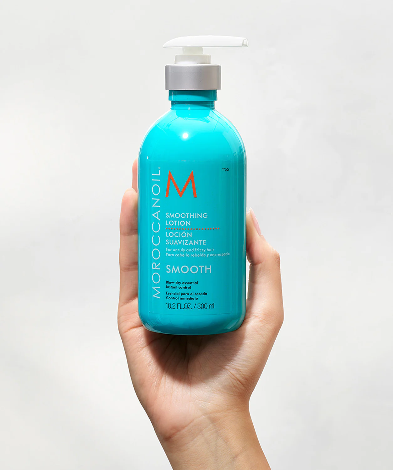 Loción suavizante y cremosa para peinar y dar el toque final al cabello.