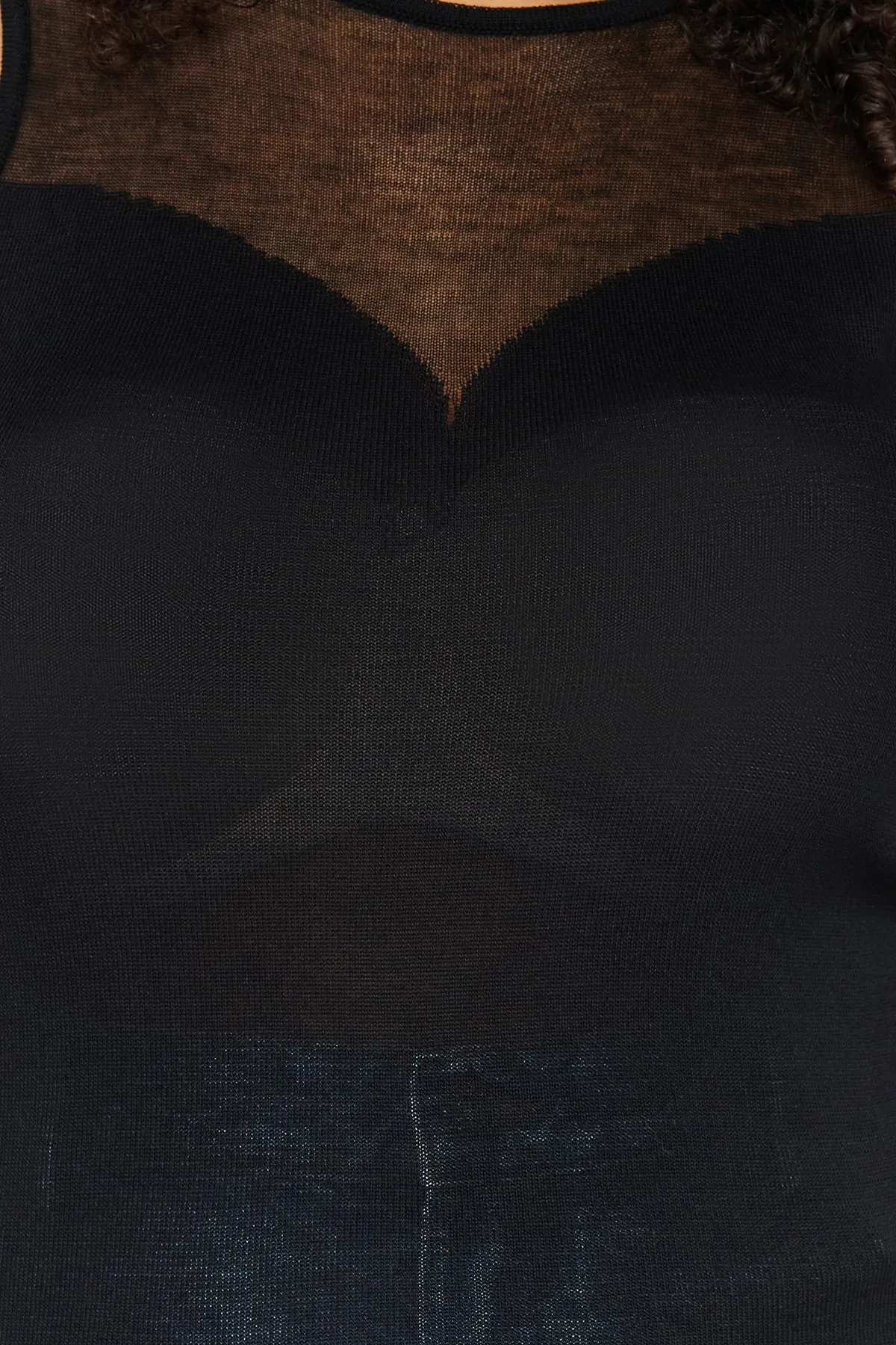 Trendyol Curve  Schwarze, figurbetonte dünne Strickbluse mit transparenten Details TBSSS23AF00046