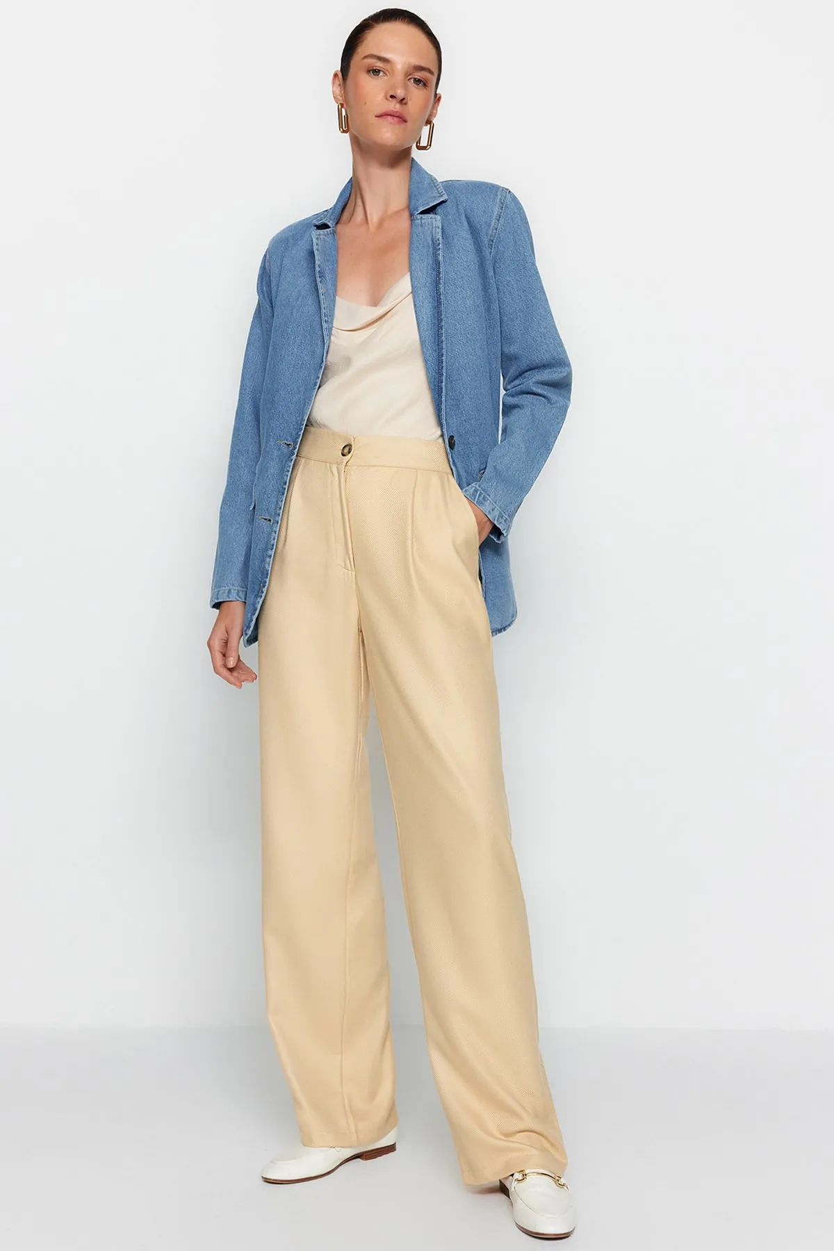 Trendyol Collection  Hellbraune, gerade/gerade geschnittene Webhose TWOAW22PL0321