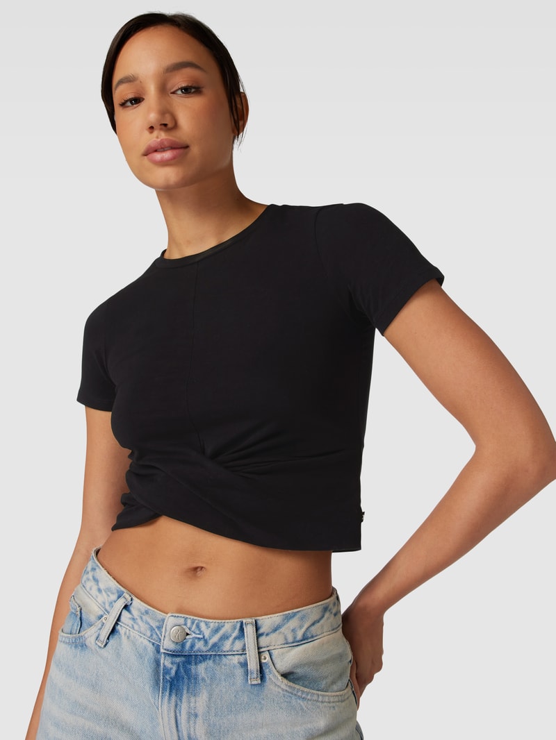 Cropped T-Shirt mit Knotendetail in schwarz