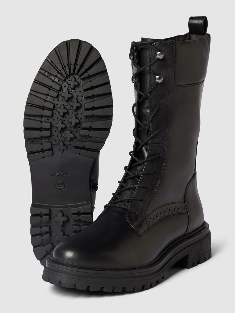 Schnürboots mit Lochmuster in schwarz