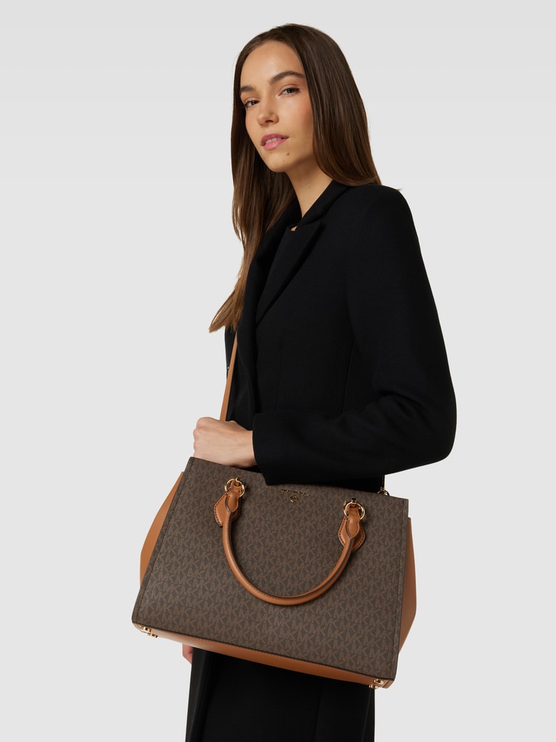 Handtasche mit Allover-Label-Print Modell 'MARILYN' in mittelbraun