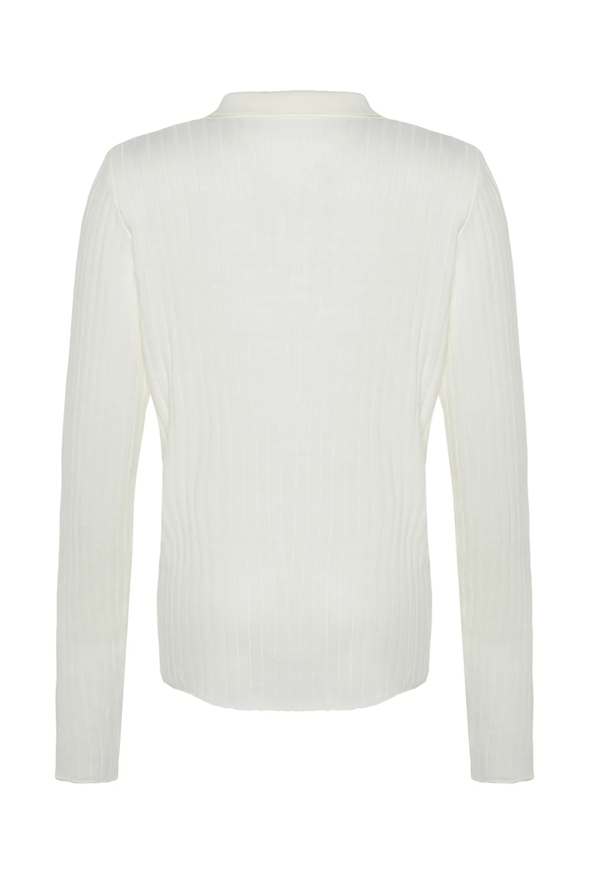 Trendyol Curve  Ecrufarbener Strickpullover mit Polokragen und Ärmeldetail TBBAW24AN00048