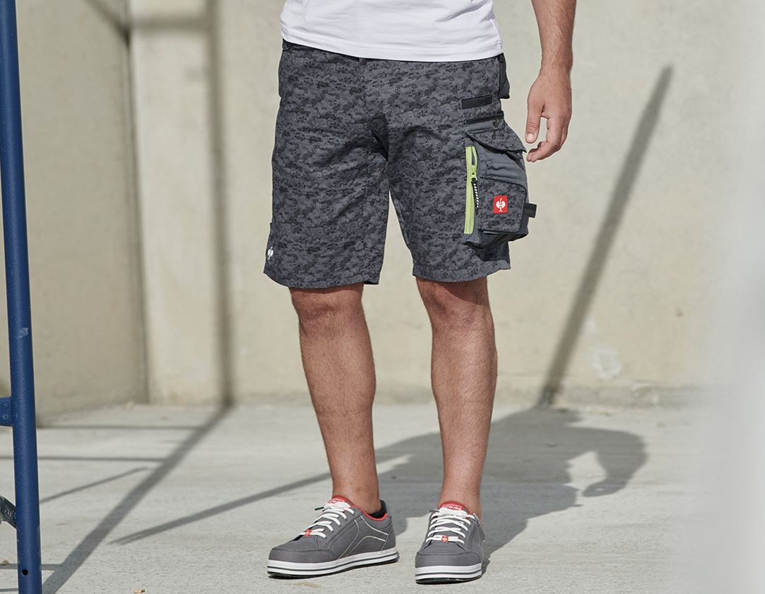 e.s. Shorts Pixel