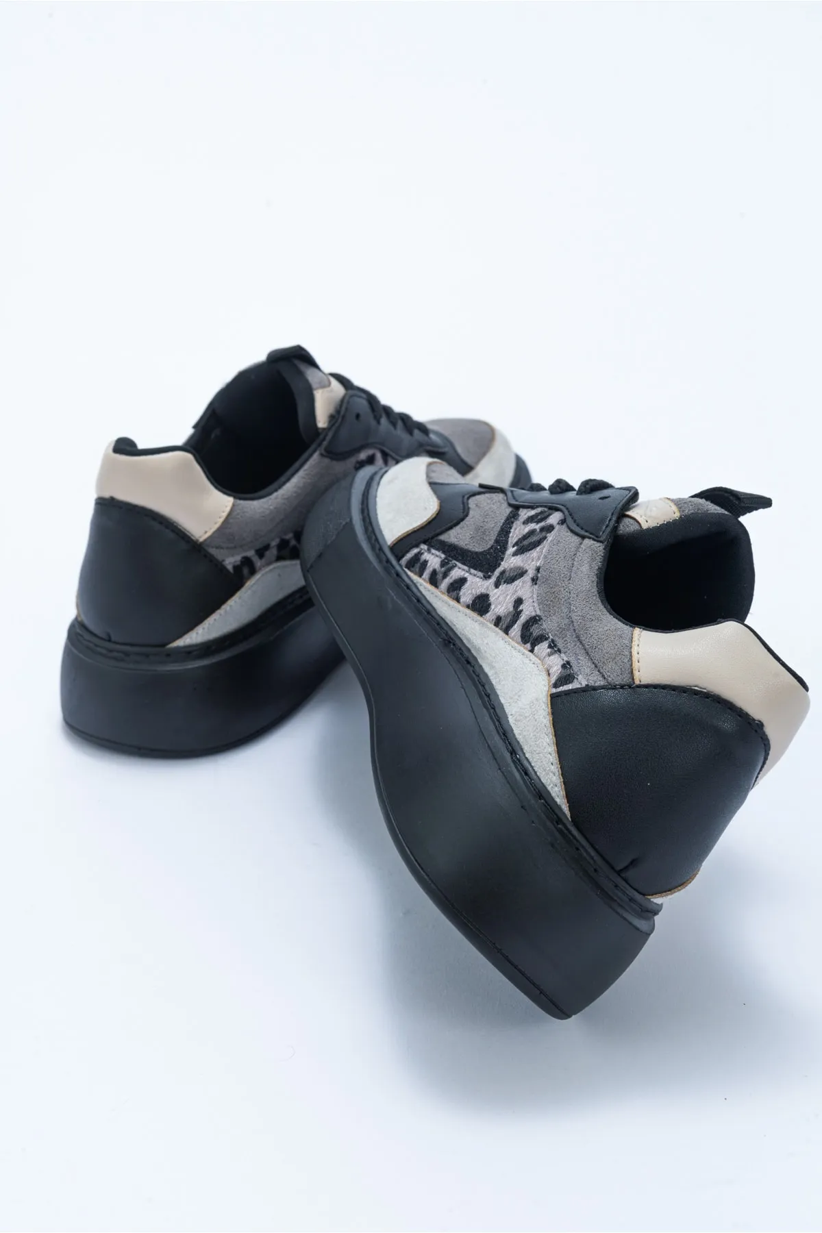 LuviShoes  Aere Ice-schwarze Damen-Sportschuhe