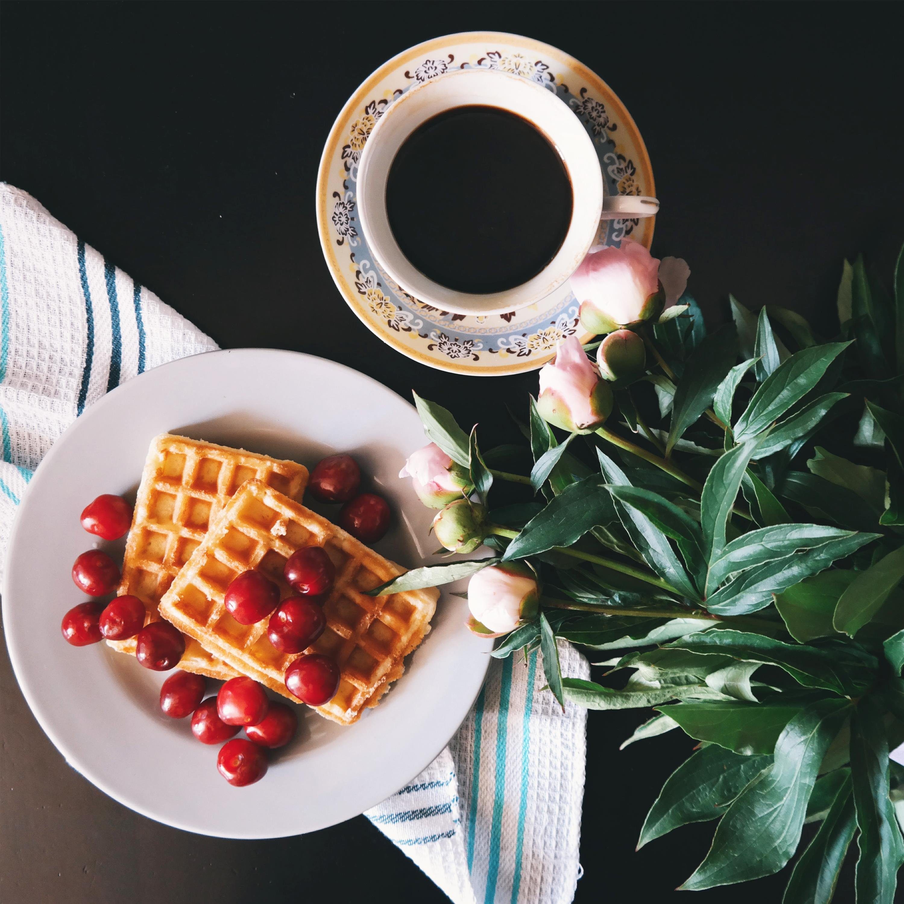 Praknu Silikonform Waffelform Set Silikon, (Set 2-tlg), Für Backofen und Mikrowelle - Lebensmittelecht - Herz und Eckig Waffeln Backform