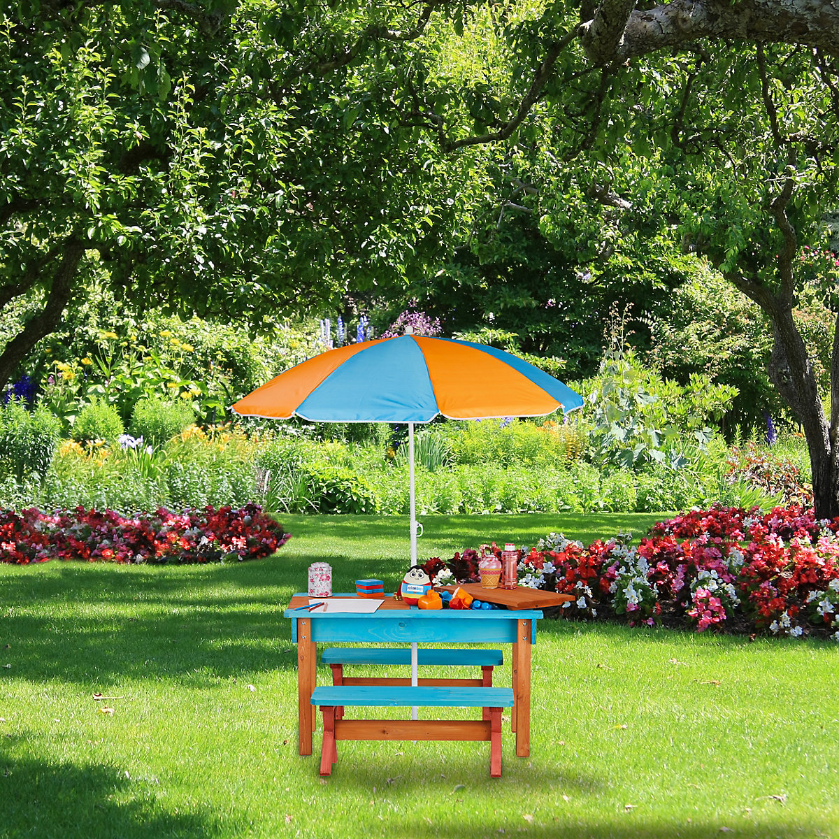 Kindersitzgruppe Garten mit Sonnenschirm