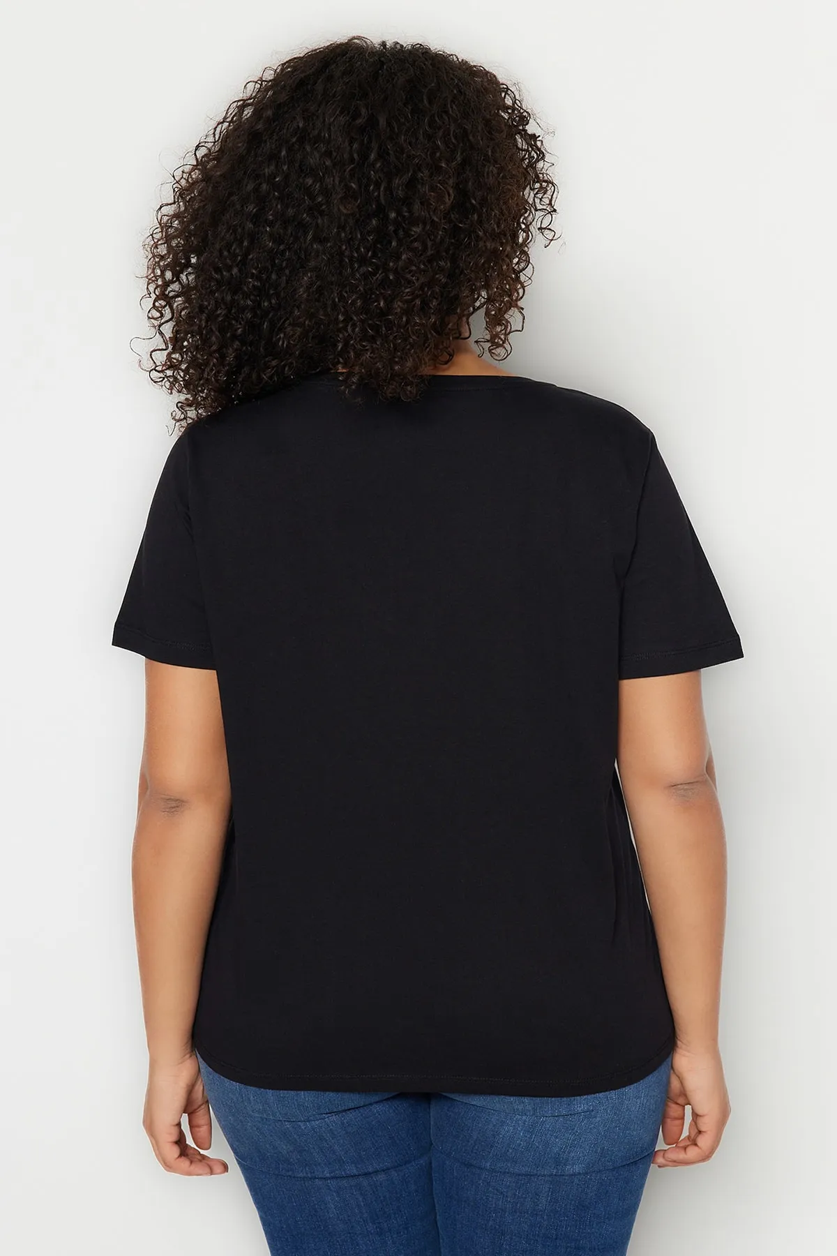 Trendyol Curve  Schwarz-weißes 2er-Pack Basic-Strick-T-Shirts TBSSS22TS0705