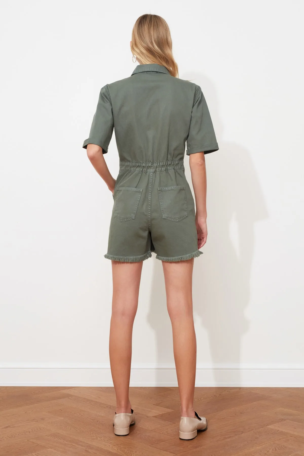 Trendyol Collection  Khakifarbener Denim-Shorts-Overall mit elastischer Taille TWOSS20TU0122