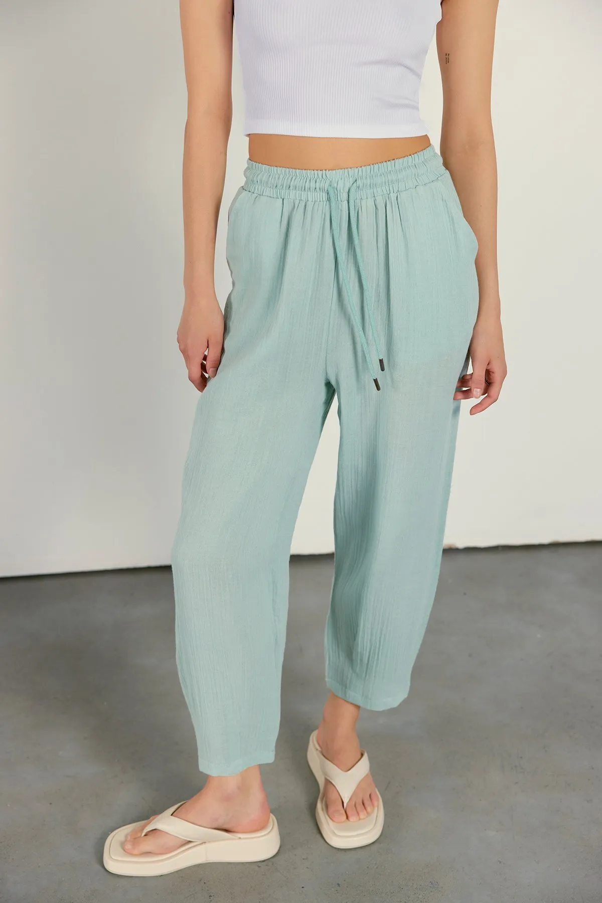 VATKALI  One-Shoulder-Crop-Bluse in Weiß
