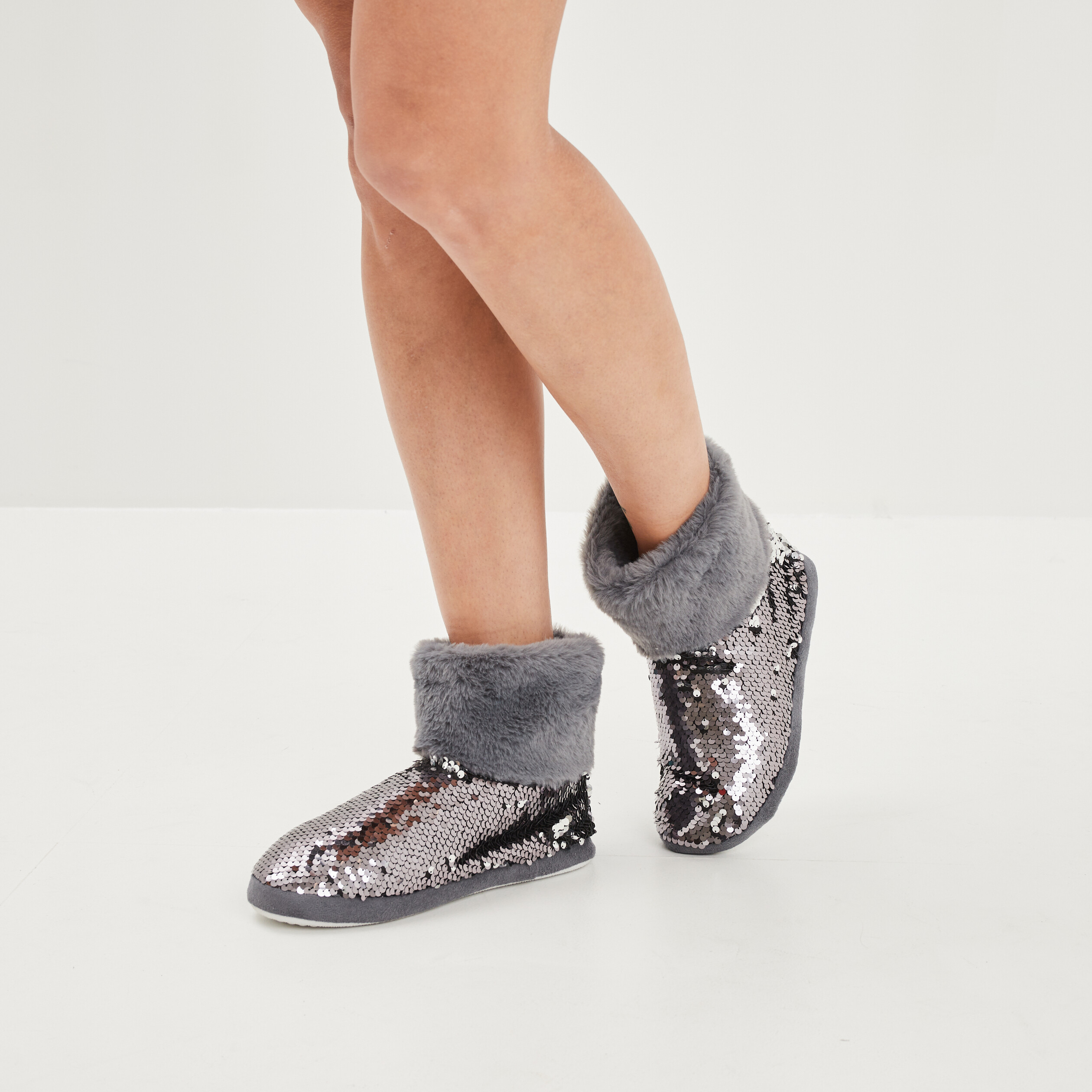 Chaussons bottines sequins et fourrure gris femme | La Halle