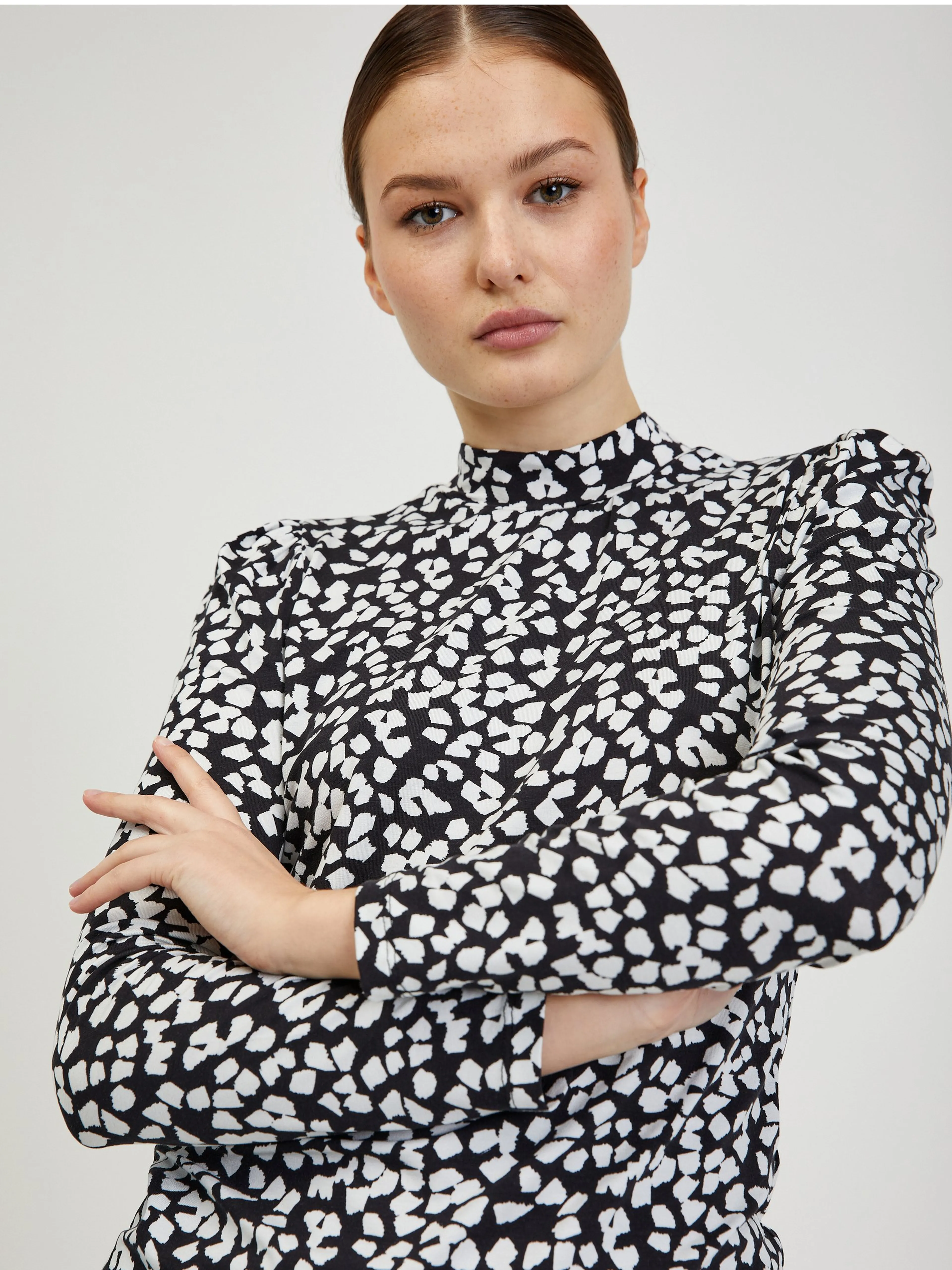 Weiß-schwarzes gemustertes Damen T-Shirt ORSAY Paisy