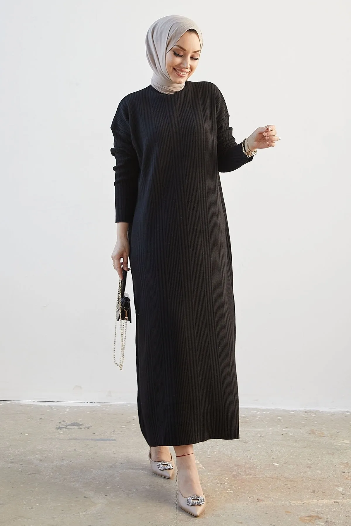 InStyle  Arissa Rollkragenpullover, langes Strickkleid – Schwarz