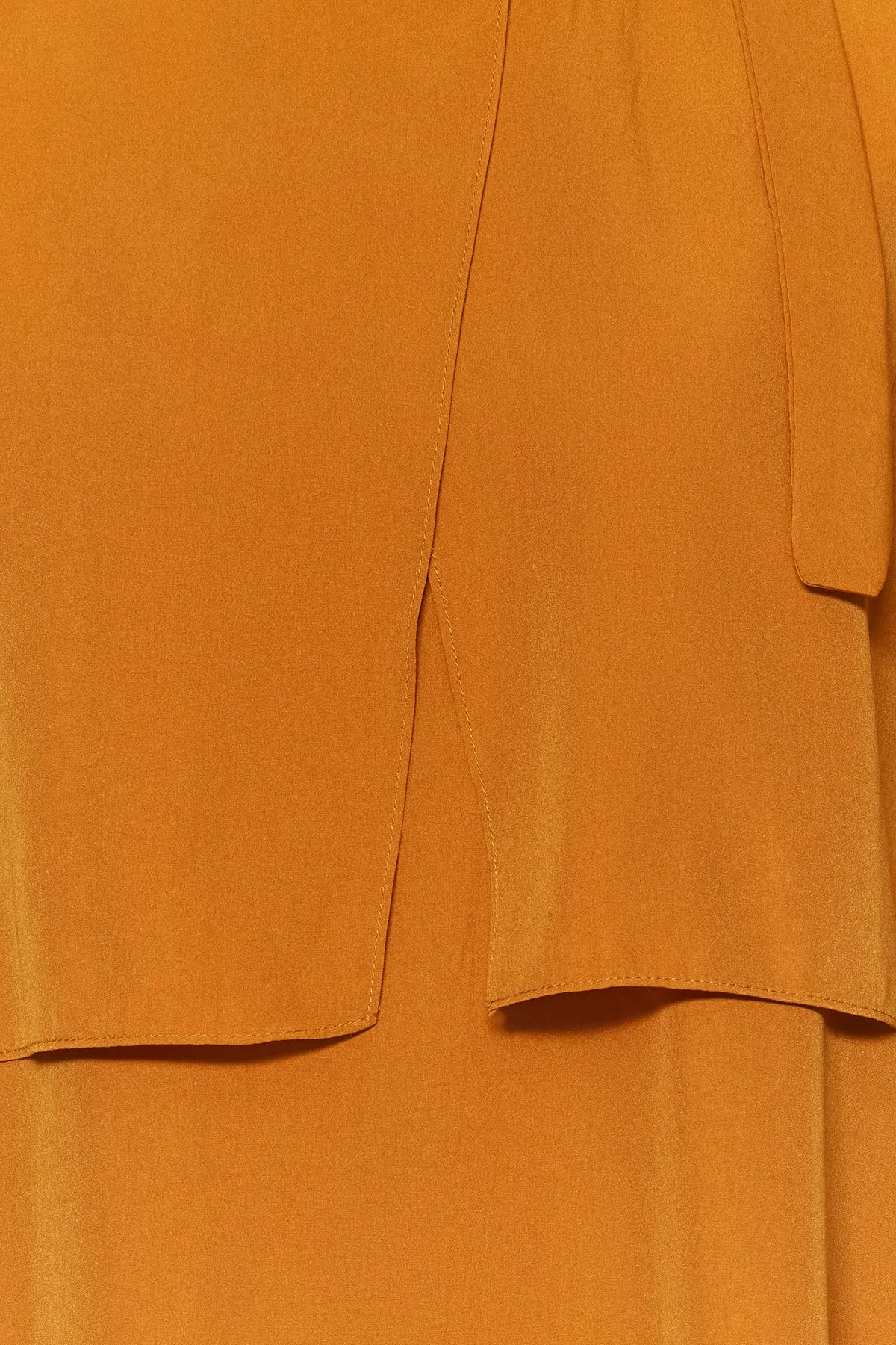 Trendyol Modest  Gewebtes Kleid mit Zimtkragen und Bindedetail TCTSS23EB00283